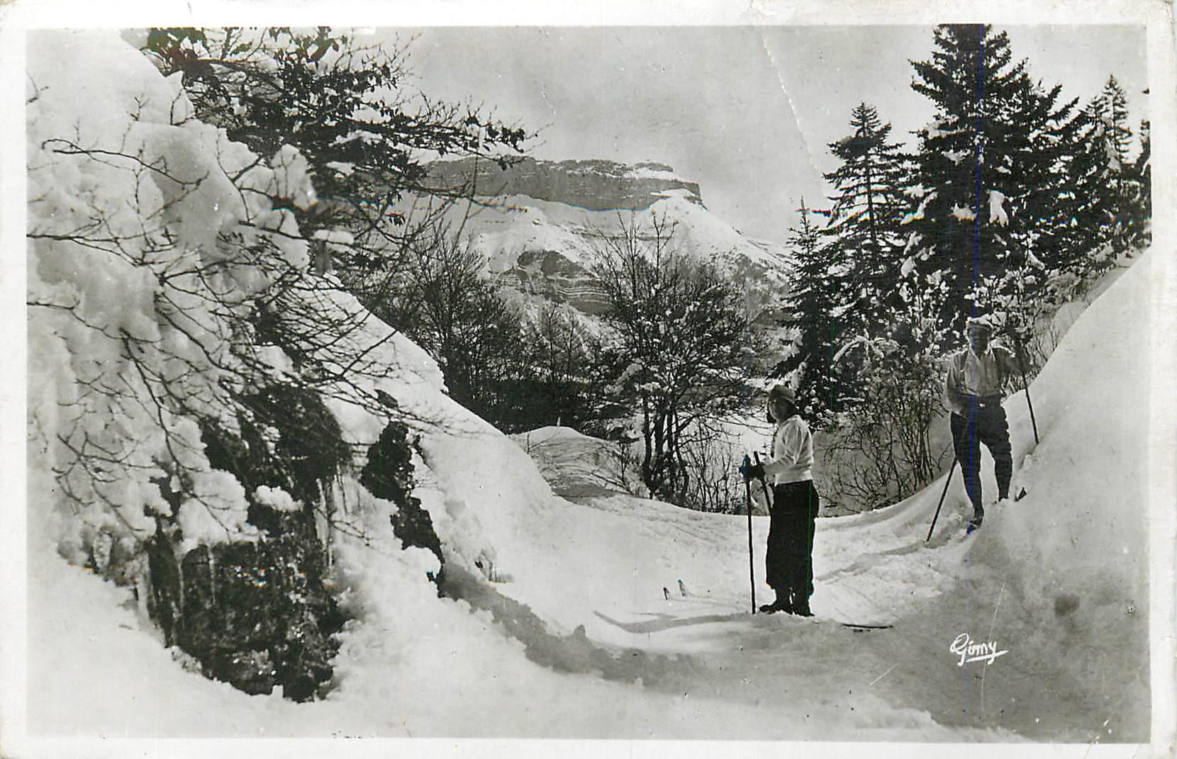 Deux skieurs en montagne — Gomy