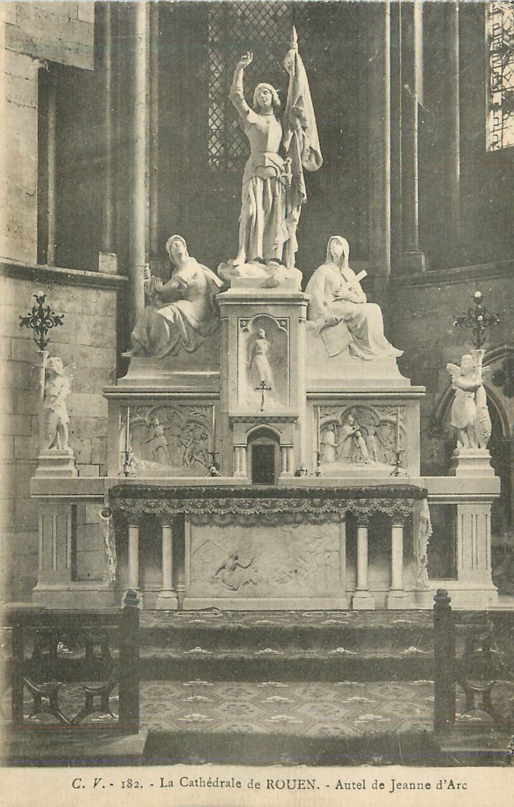 CPA La Cathedrale de Rouen Autel de Jeanne d'Arc