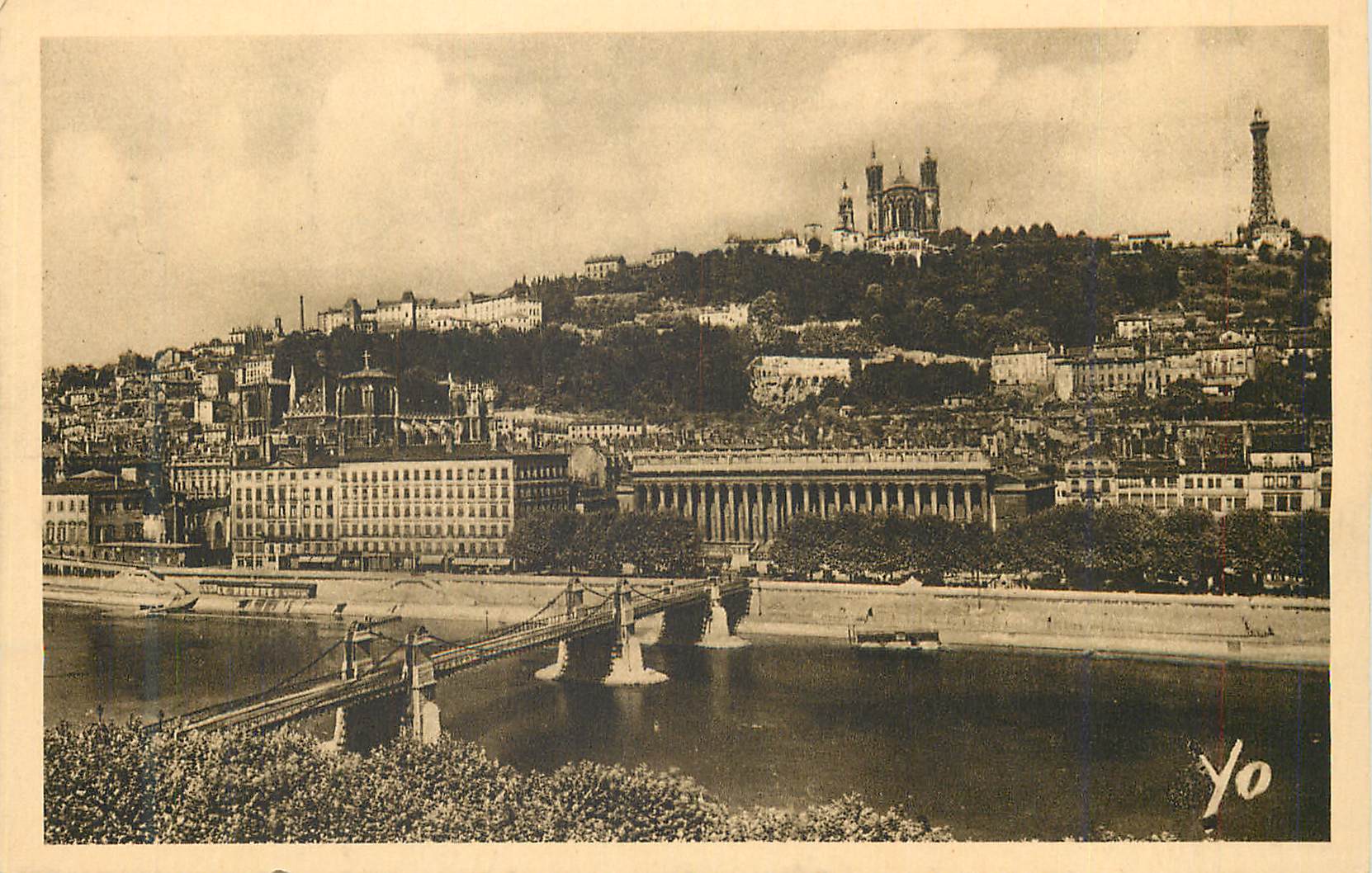 CPA Lyon Vue sur la Colline de Fourviere