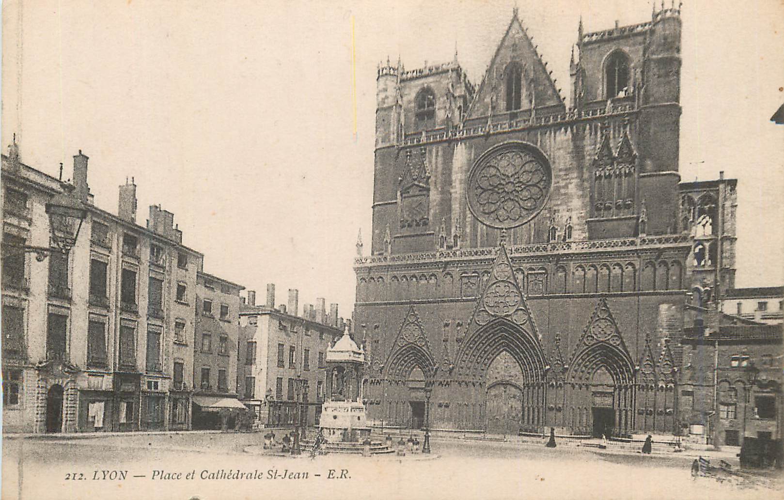 CPA Lyon Place et Cathedrale St Jean