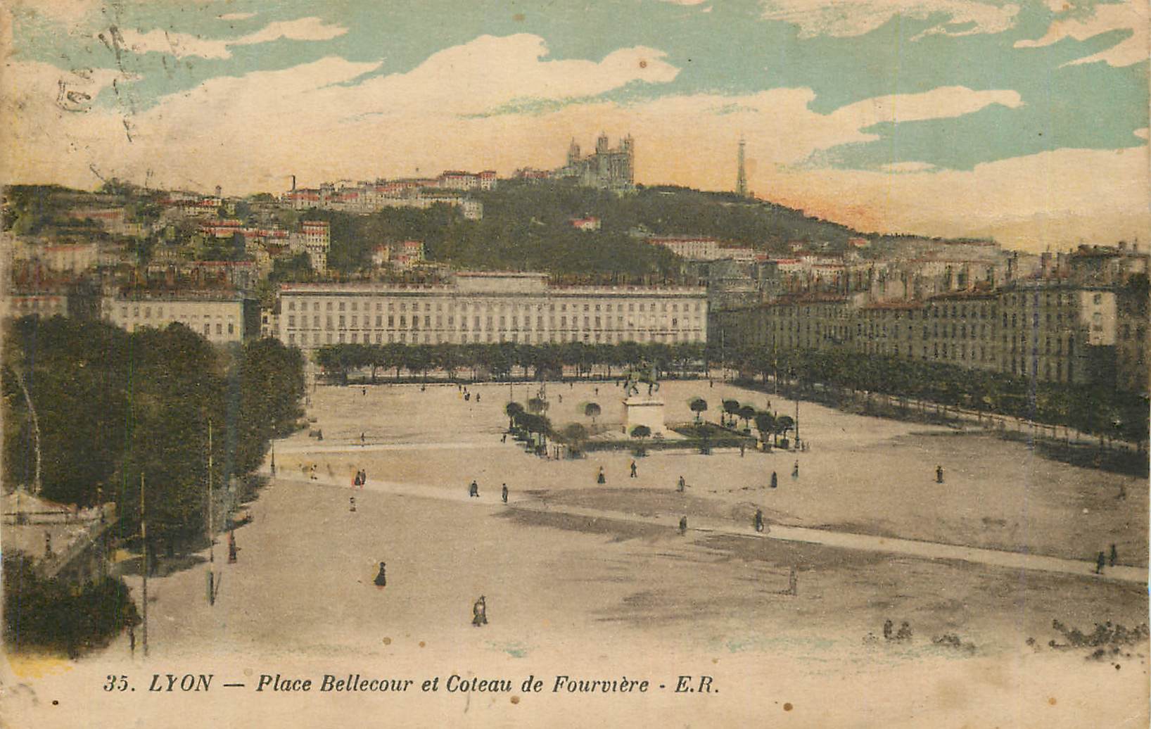CPA Lyon Place Bellecour et Coteau de Fourviere