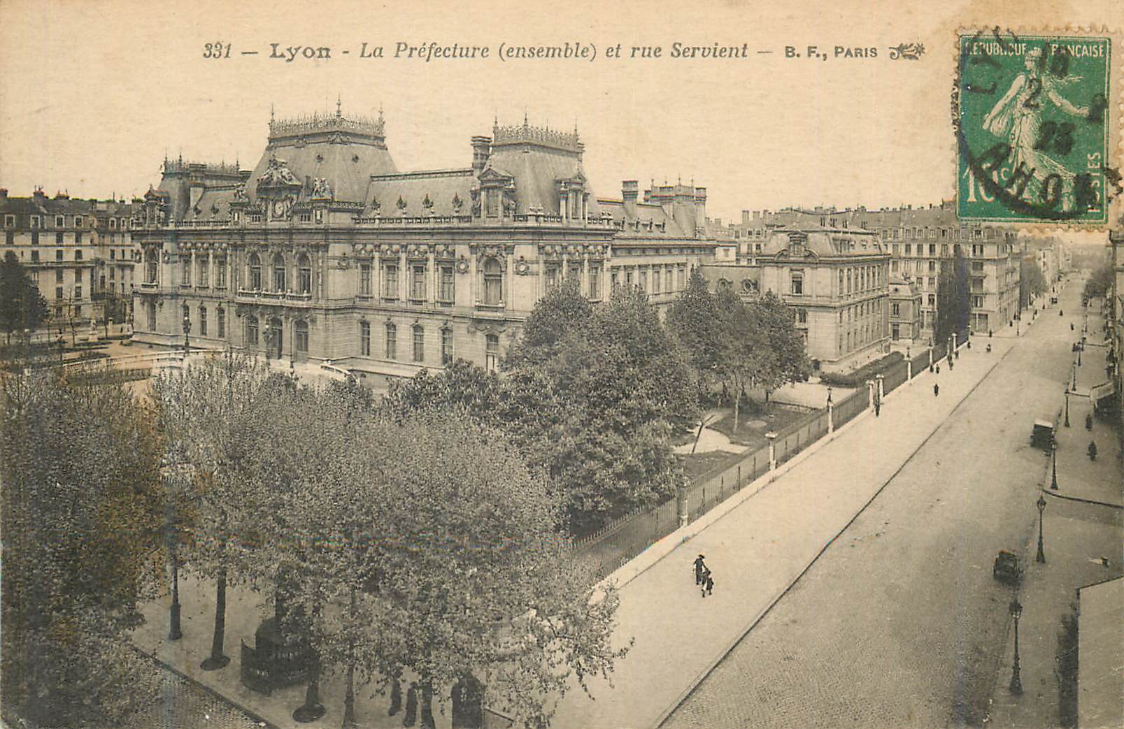 CPA Lyon la Prefecture (Ensemble) et Rue Servient