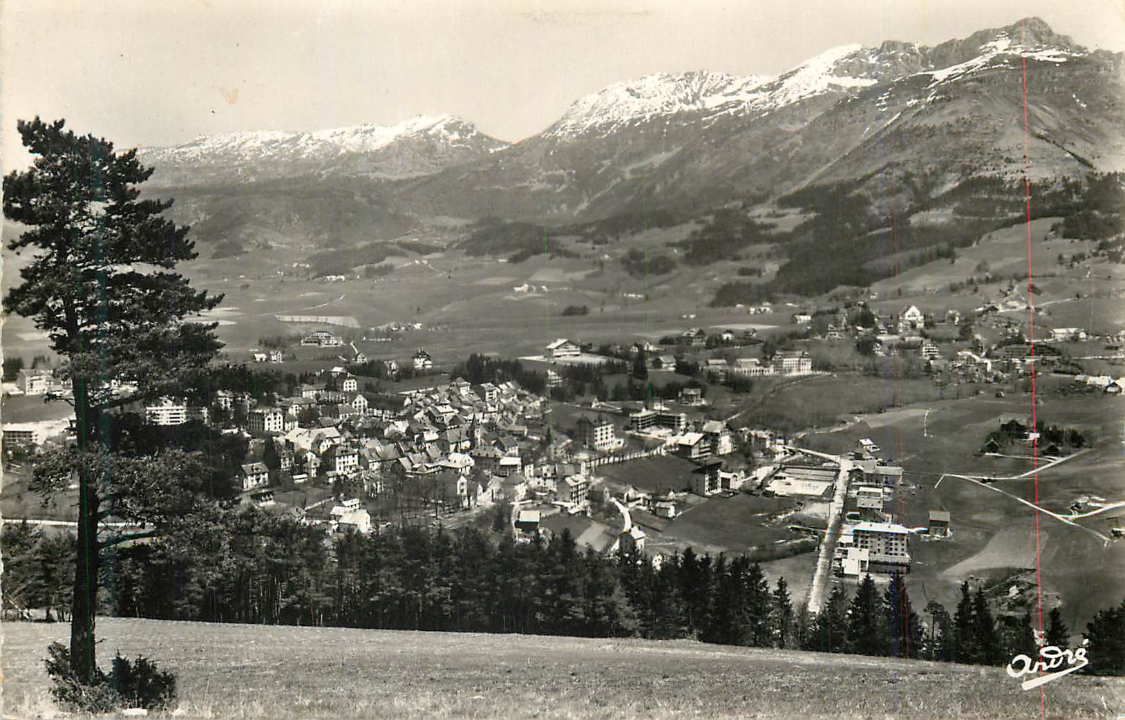 Vue panoramique de Saint-Martin-Vésubie — Andrs