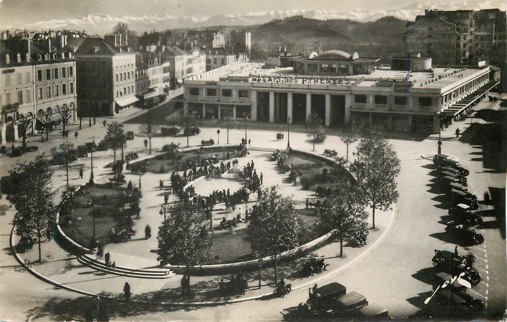 Place des Pyrénées — Palais des Pyrénées — vue aérienne — éditeur JOYE