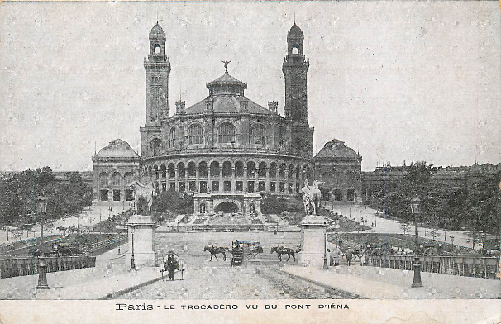 CPA Paris le Trocadero Vu du Pont d'Iena