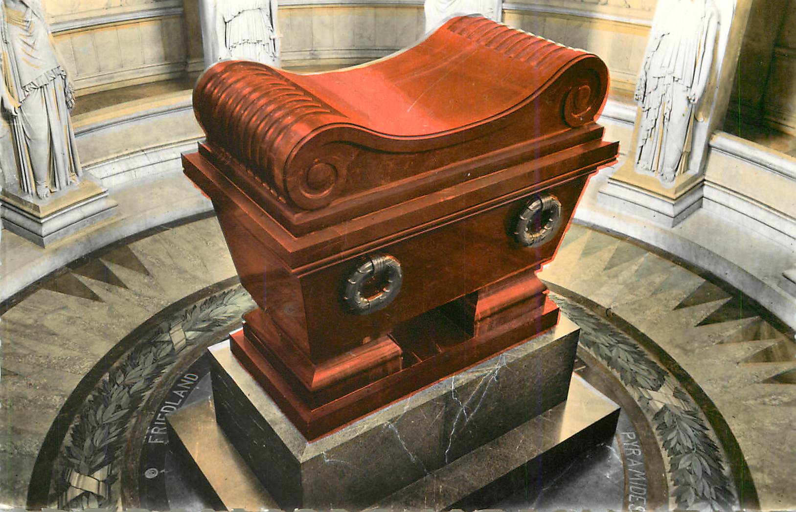 CPM Paris les Invalides le Tombeau de Napoleon 1er