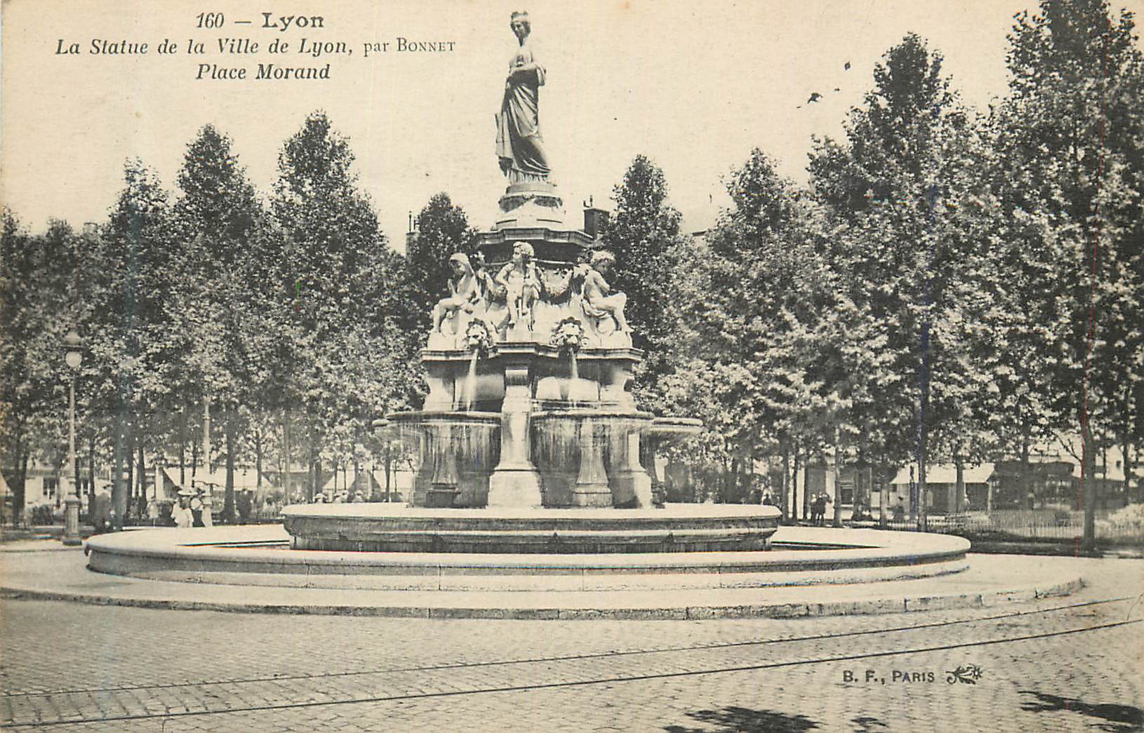 CPA Lyon la Statue de la Ville de Lyon Place Morand