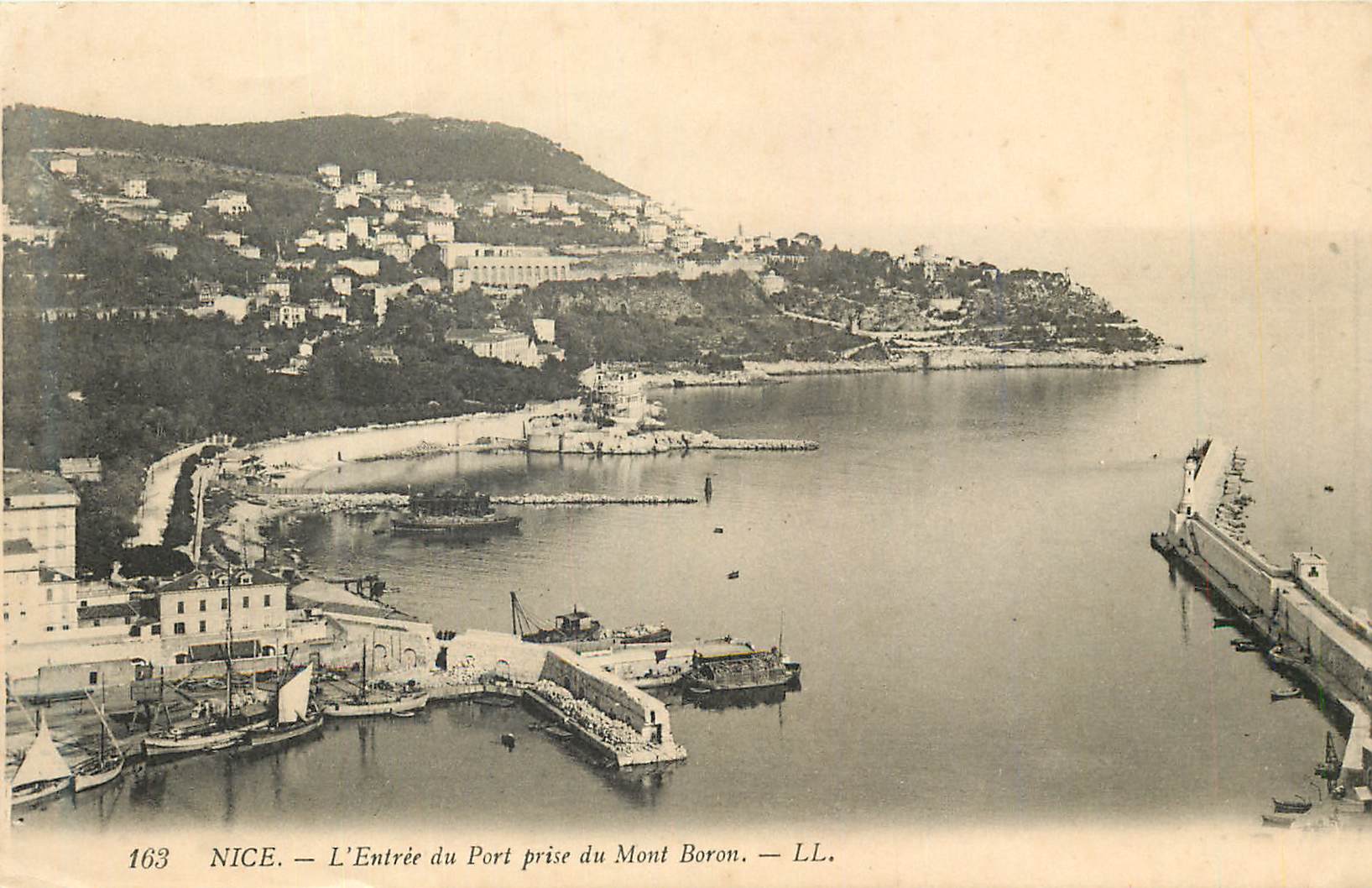 CPA Nice l'Entree du Port prise du Mont Boron Bateaux