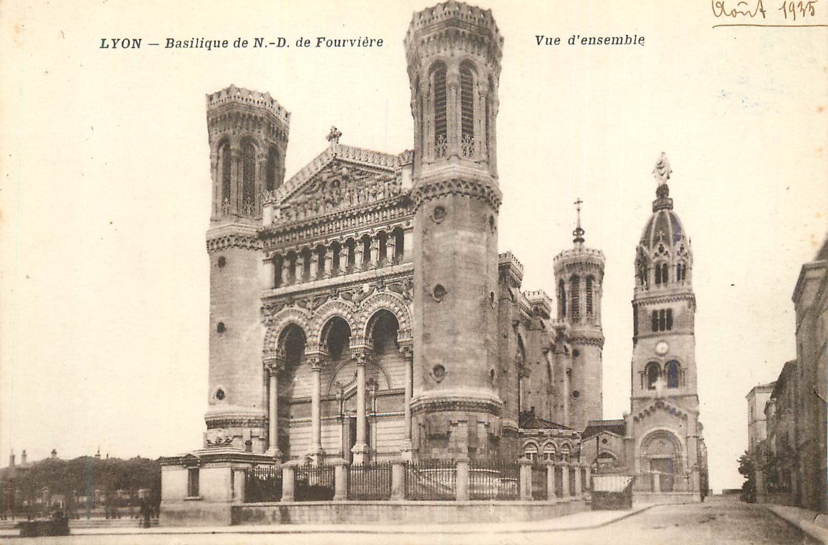 LYON — Basilique de N.-D. de Fourvière — Vue d'ensemble