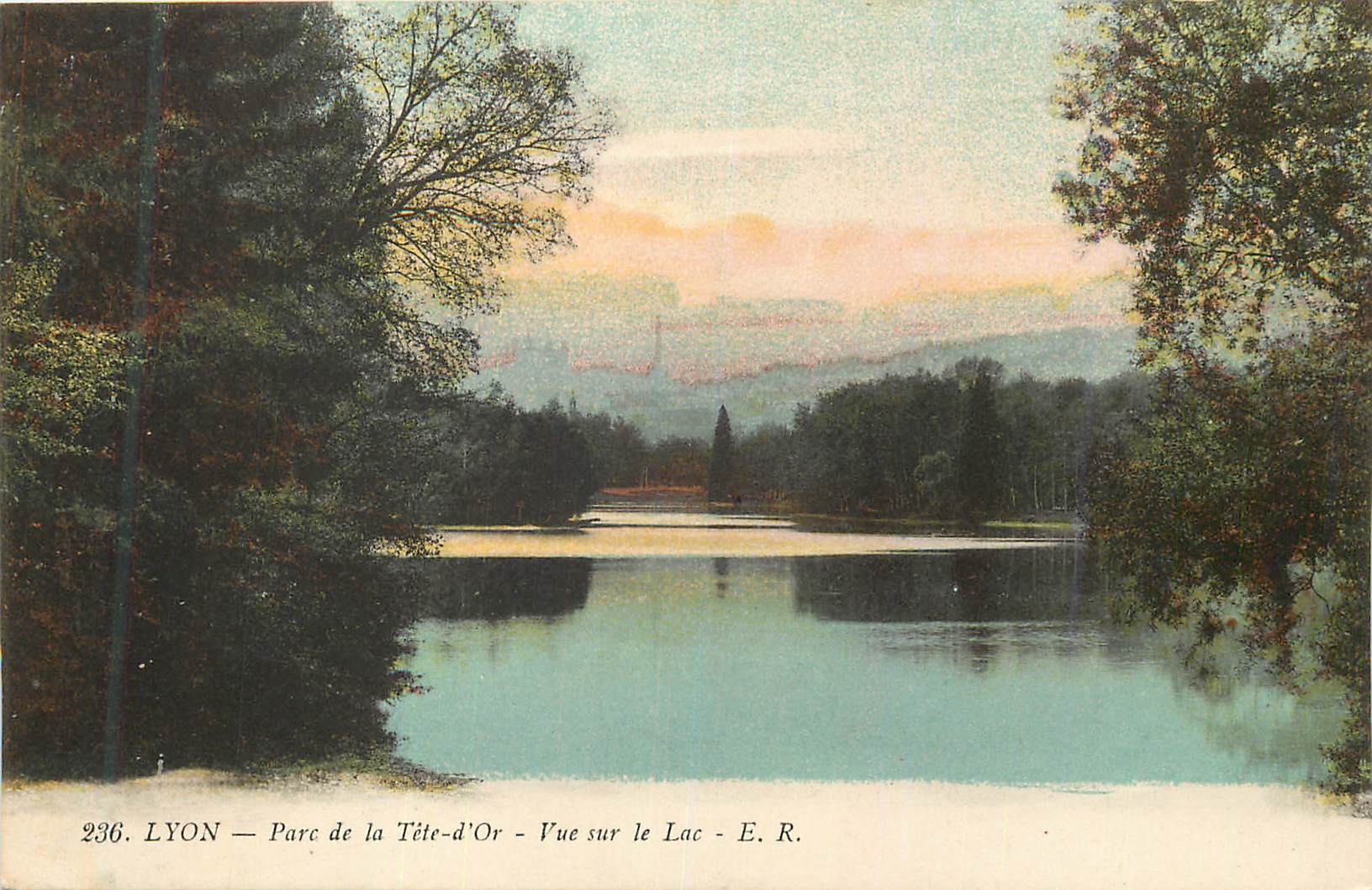 CPA Lyon Parc de la Tete d'Or Vue sur le Lac