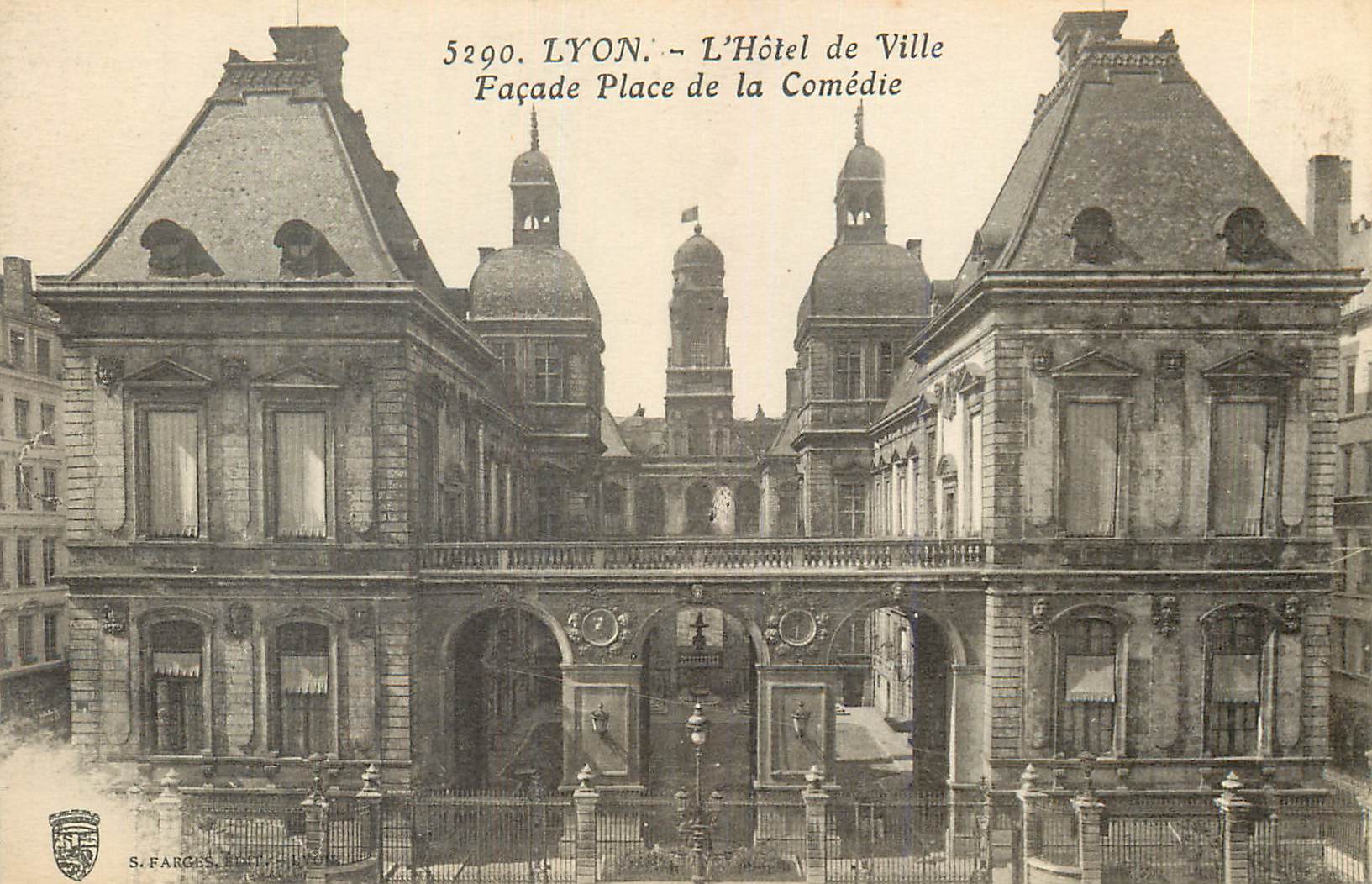 CPA Lyon l'Hotel de Ville Facade Place de la Comedie