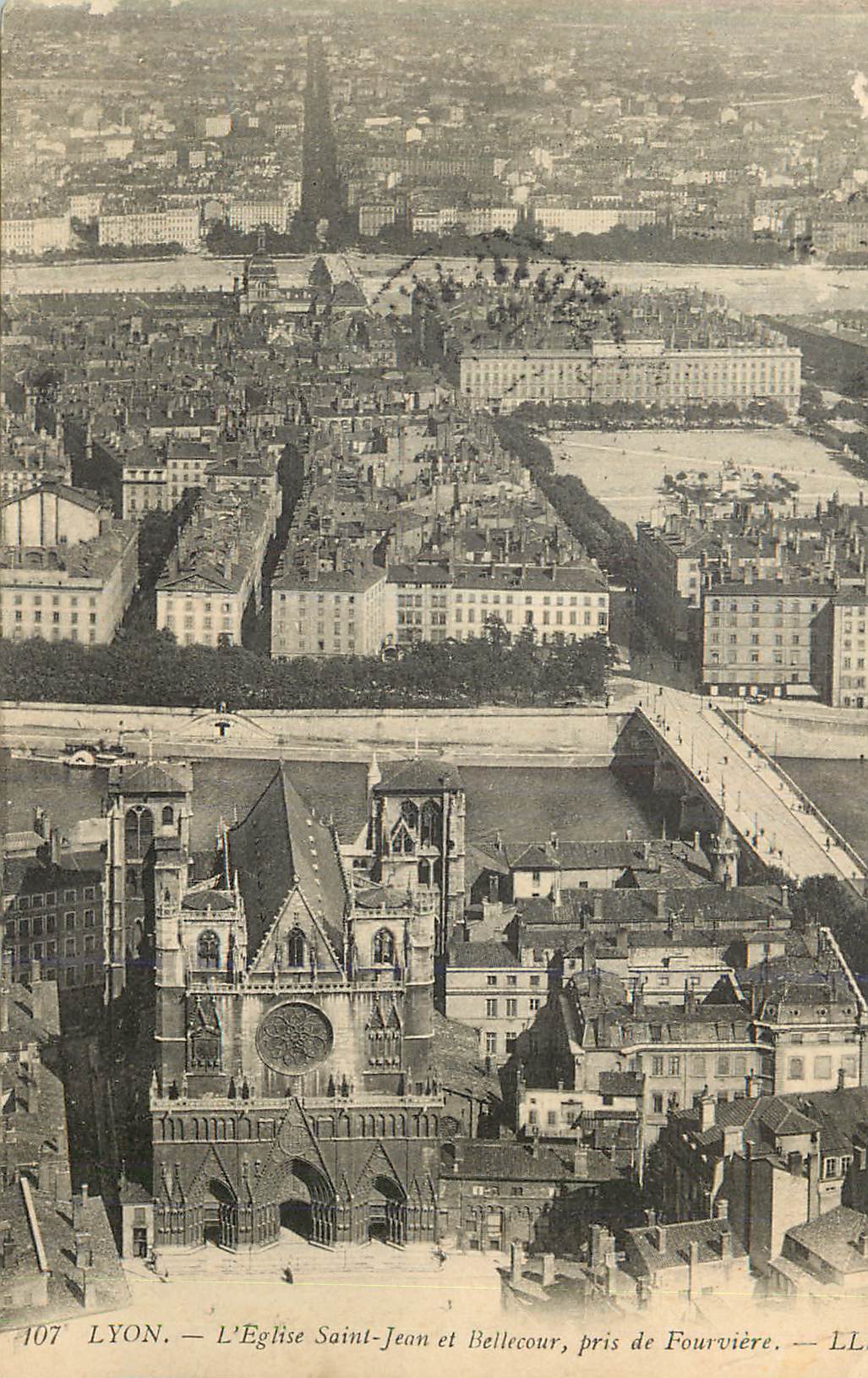 CPA Lyon l'Eglise Saint Jean et Bellecour pris de Fourviere