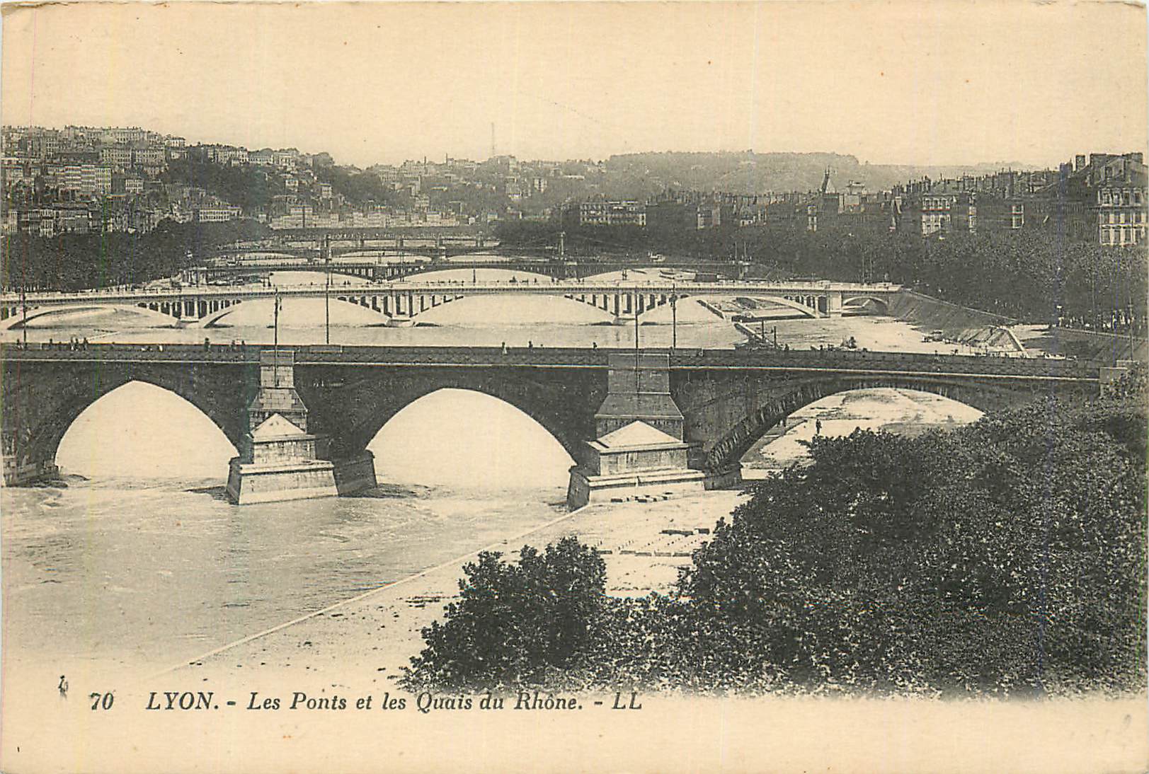 CPA Lyon Les Ponts et les Quais du Rhone