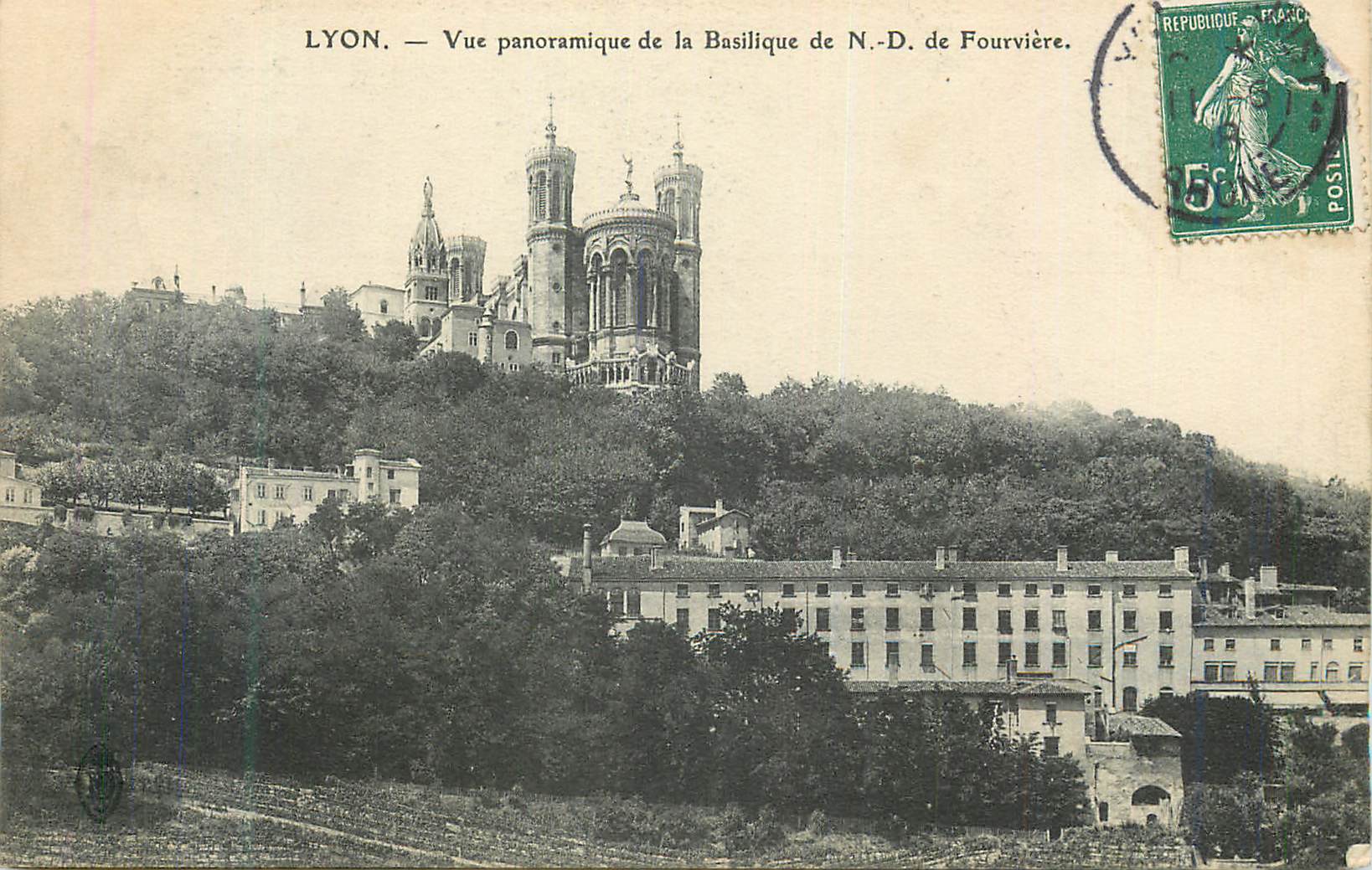 CPA Lyon Vue Panoramique de la Basilique de N D de Fourviere