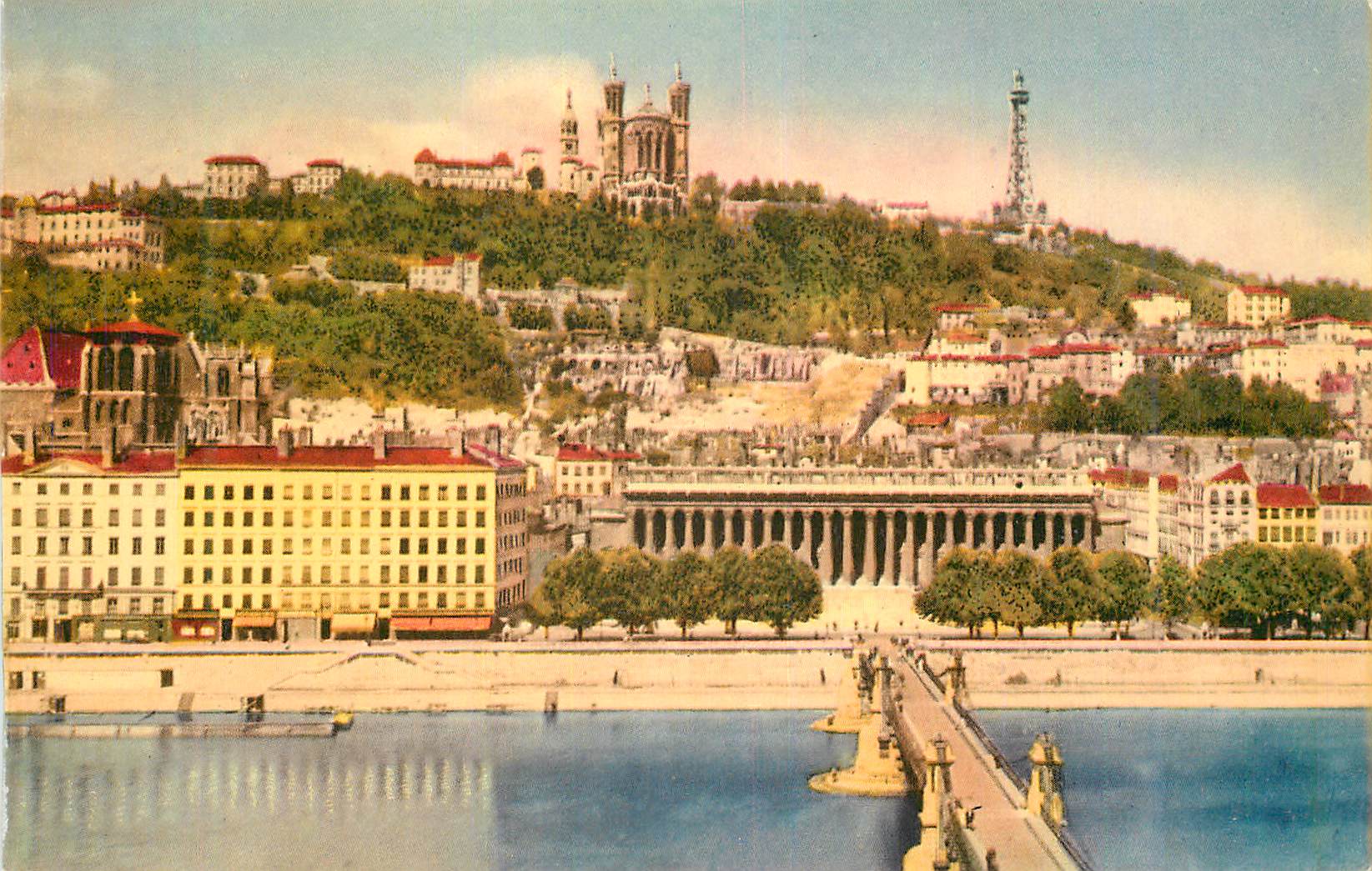 CPA Lyon Le Palais de Justice et la Colline de Fourviere