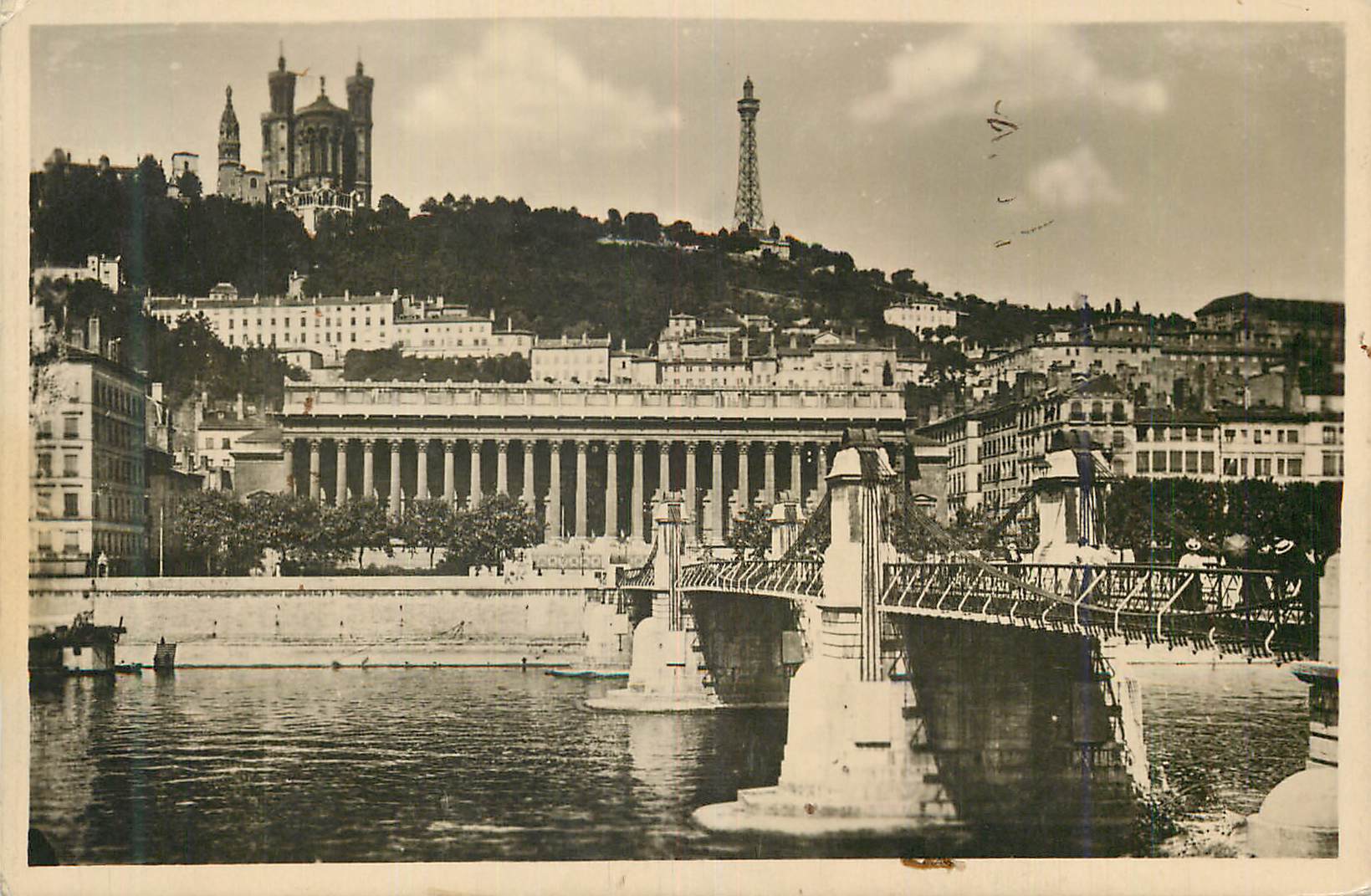 CPM Lyon Le Palais de Justice et la Colline de Fourviere