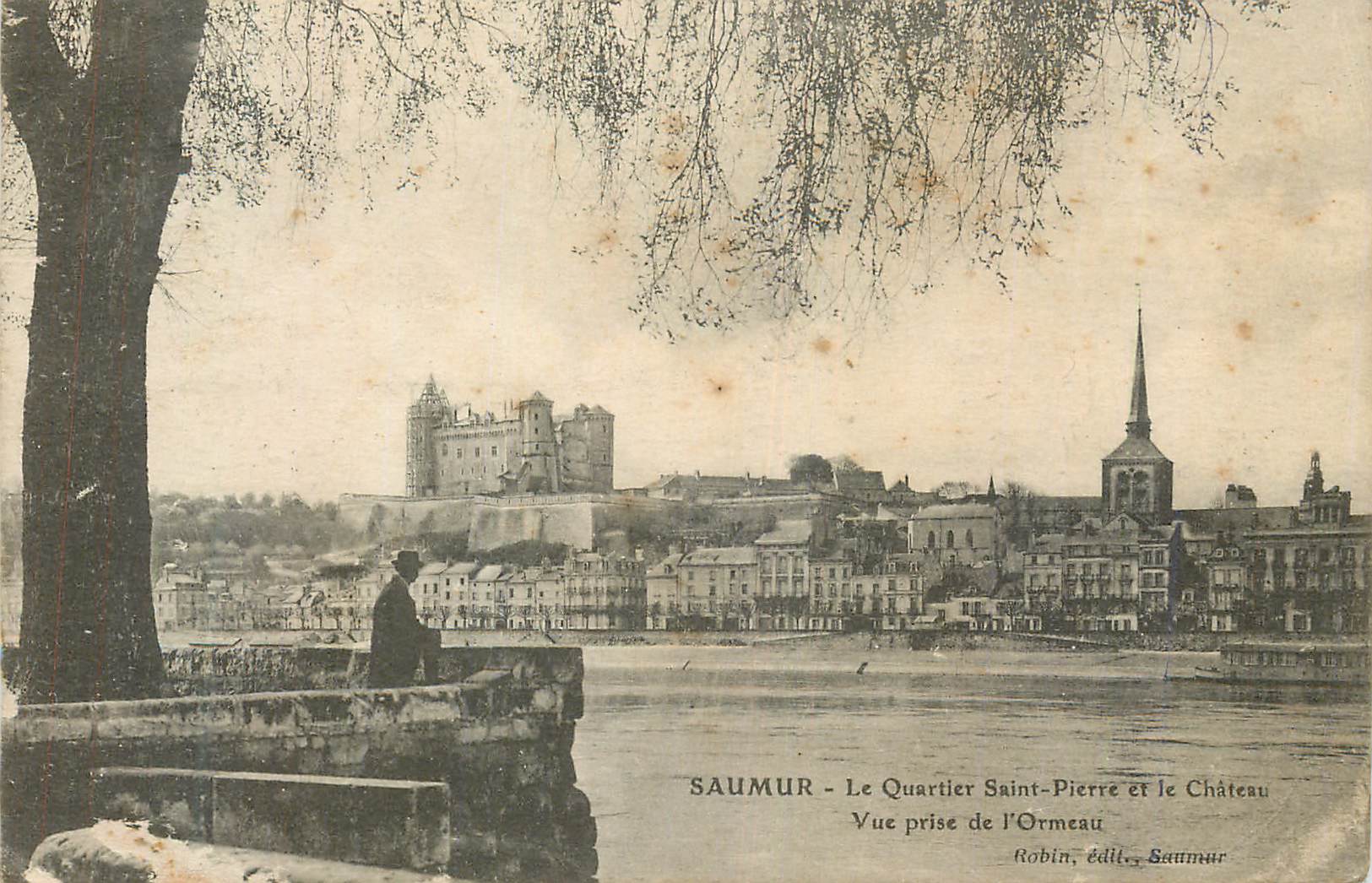 CPA Saumur Le Quartier Saint Pierre et le Chateau Vue prise de l'Ormeau