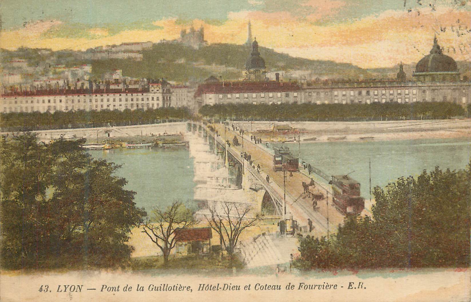CPA Lyon Pont de la Guillotiere Hotel Dieu et le Coteau de Fourviere Tramway