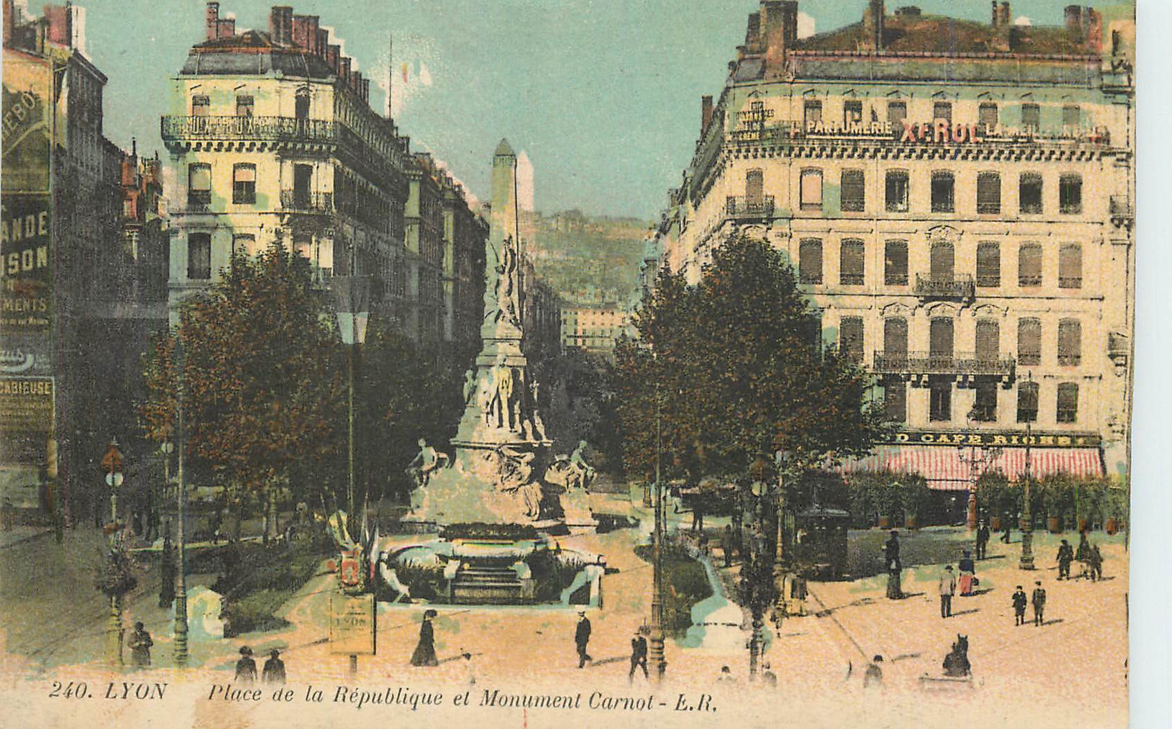 CPA Lyon Place de la Republique et Monument Carnot