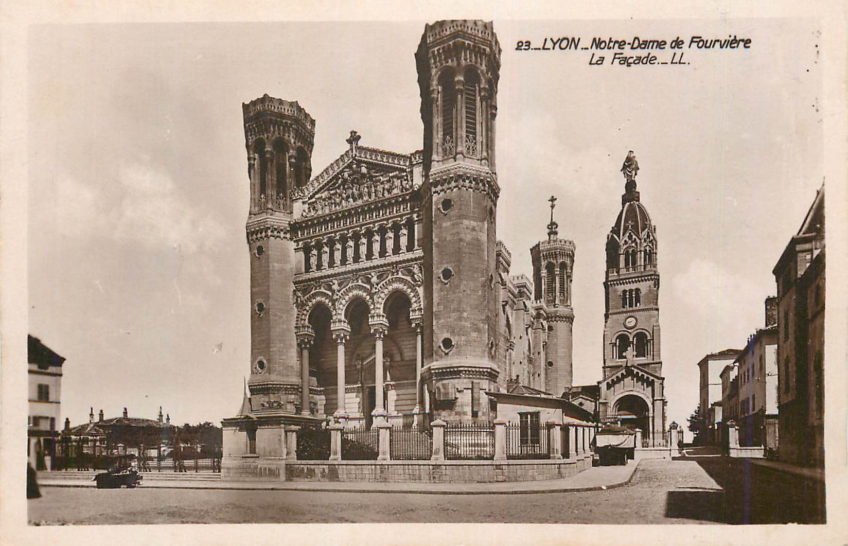 CPA Lyon NOtre Dame de Fourviere La Facade