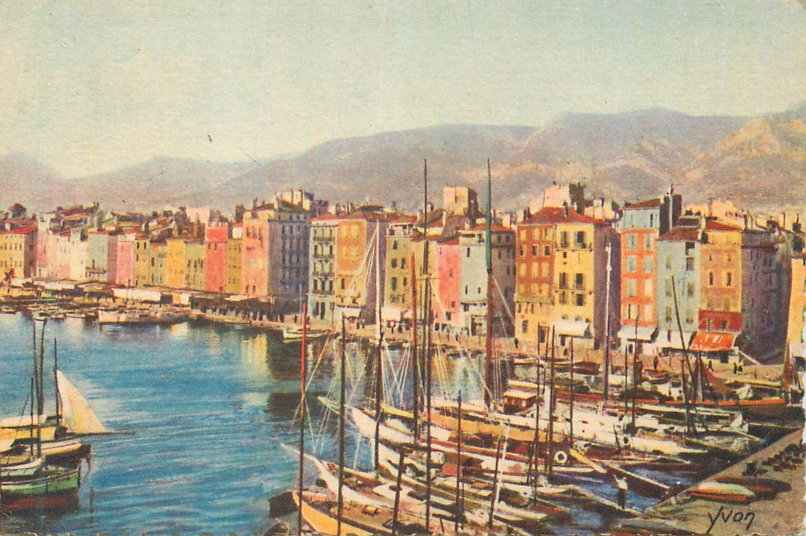 Port de Cannes — vue du port avec bateaux et maisons colorées — éditeur non identifiable