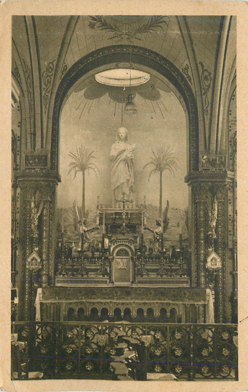 CPA Paris (15e) Chapelle Sainte Philomene Autel de l'Archiconfrerie