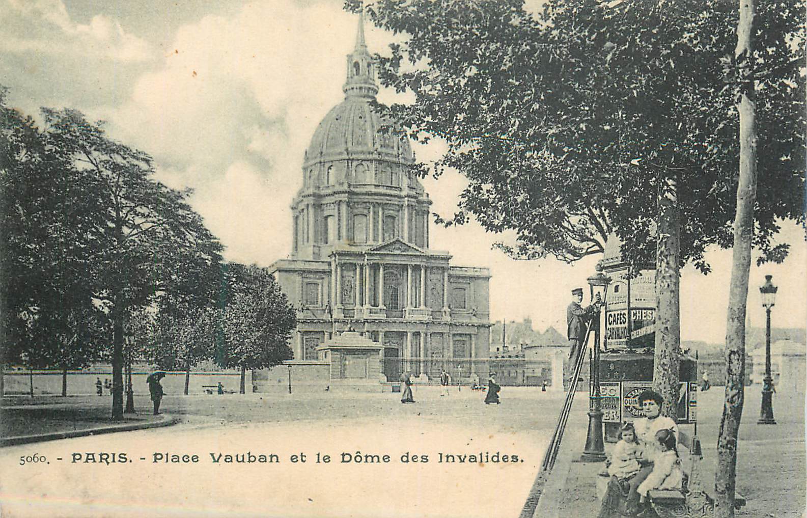 CPA Paris Place Vauban et le Dome des Invalides