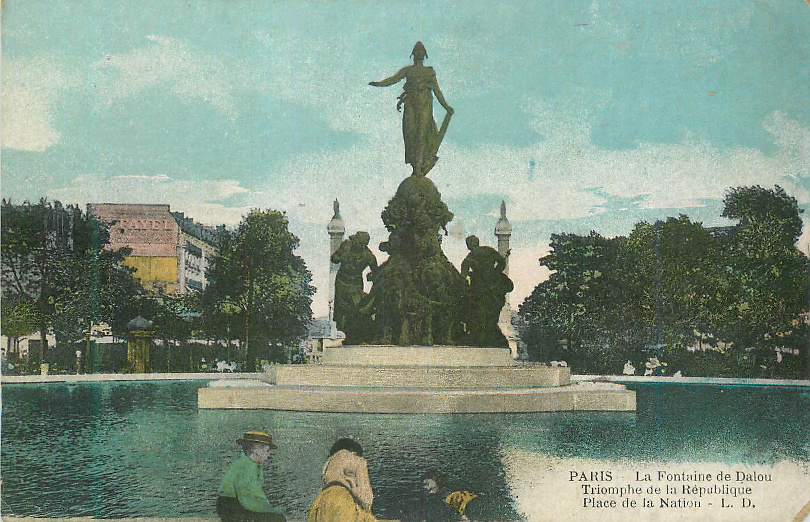 CPA Paris La Fontaine de Dalou Triomphe de la Republique Place de la Nation