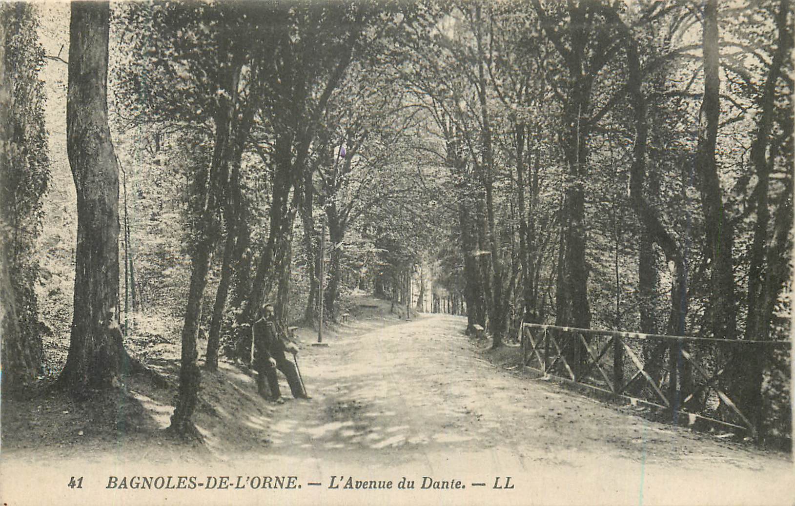 CPA Bagnoles de l'Orne L'Avenue du Dante
