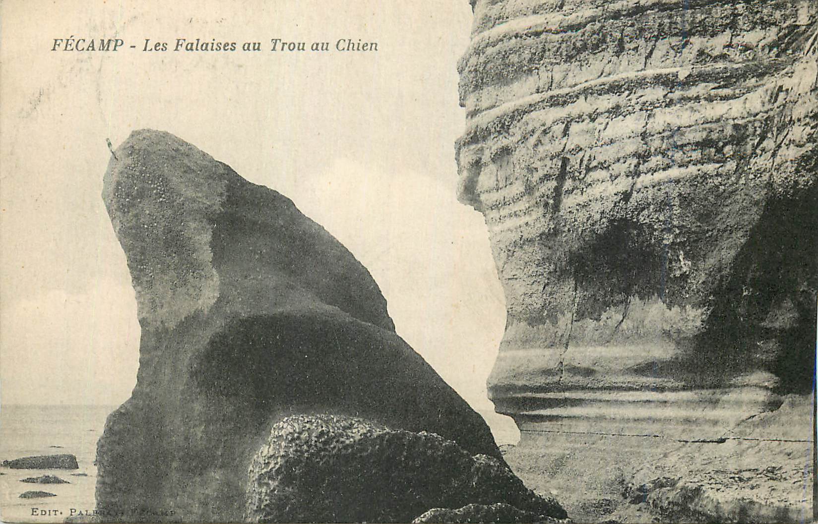 CPA Fecamp Les Falaises au Trou au Chien