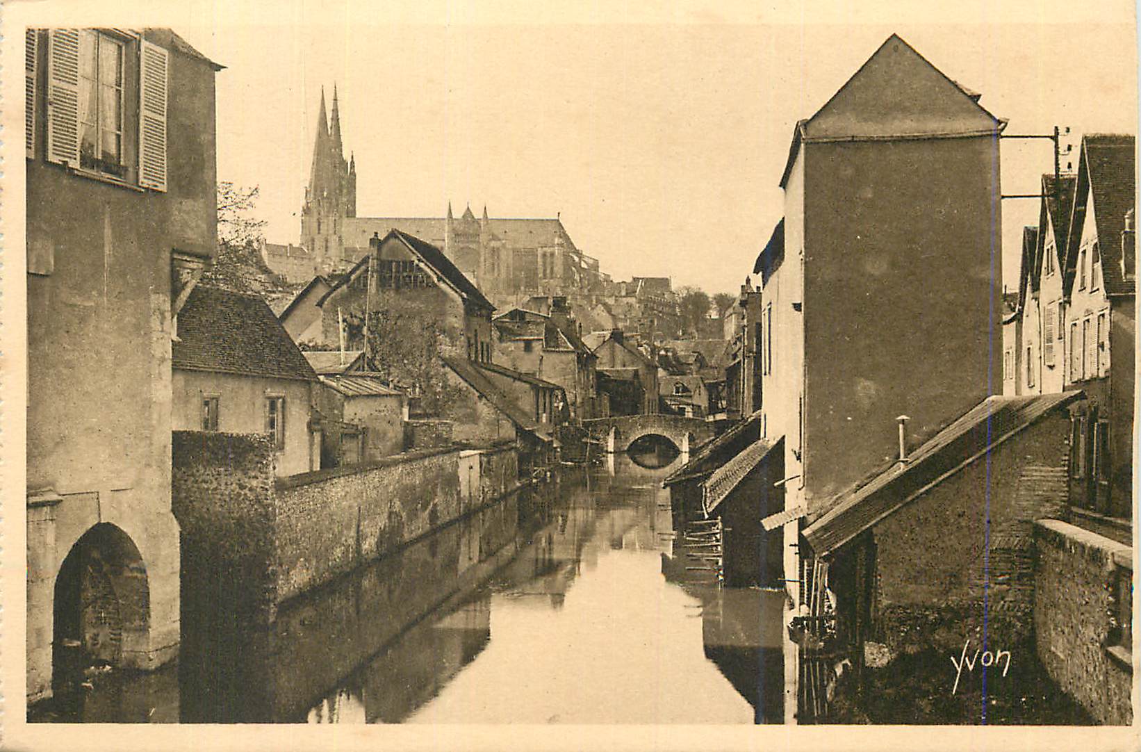 CPA Chartres La Douce France L'Eure en Pont St Hilaire