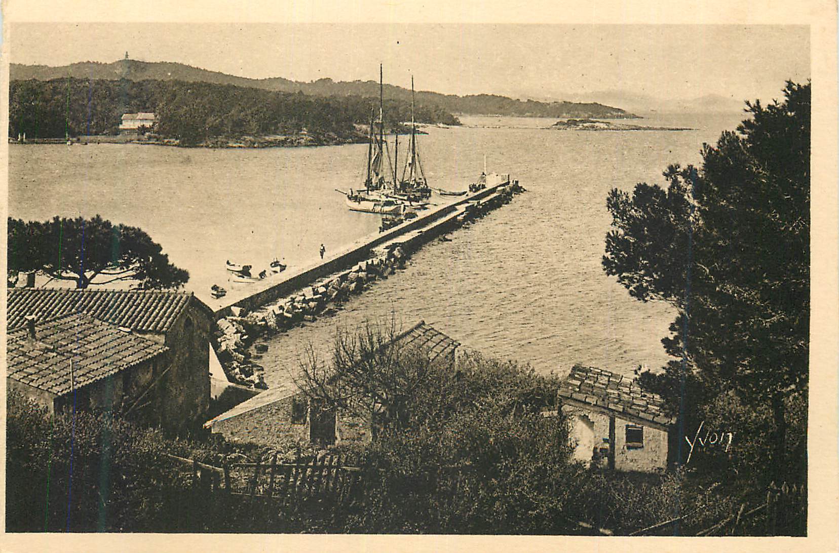 CPA Les Iles d'Hyeres (Var) Cote d'Azur La Douce France Porquerolles La Rade Bateau