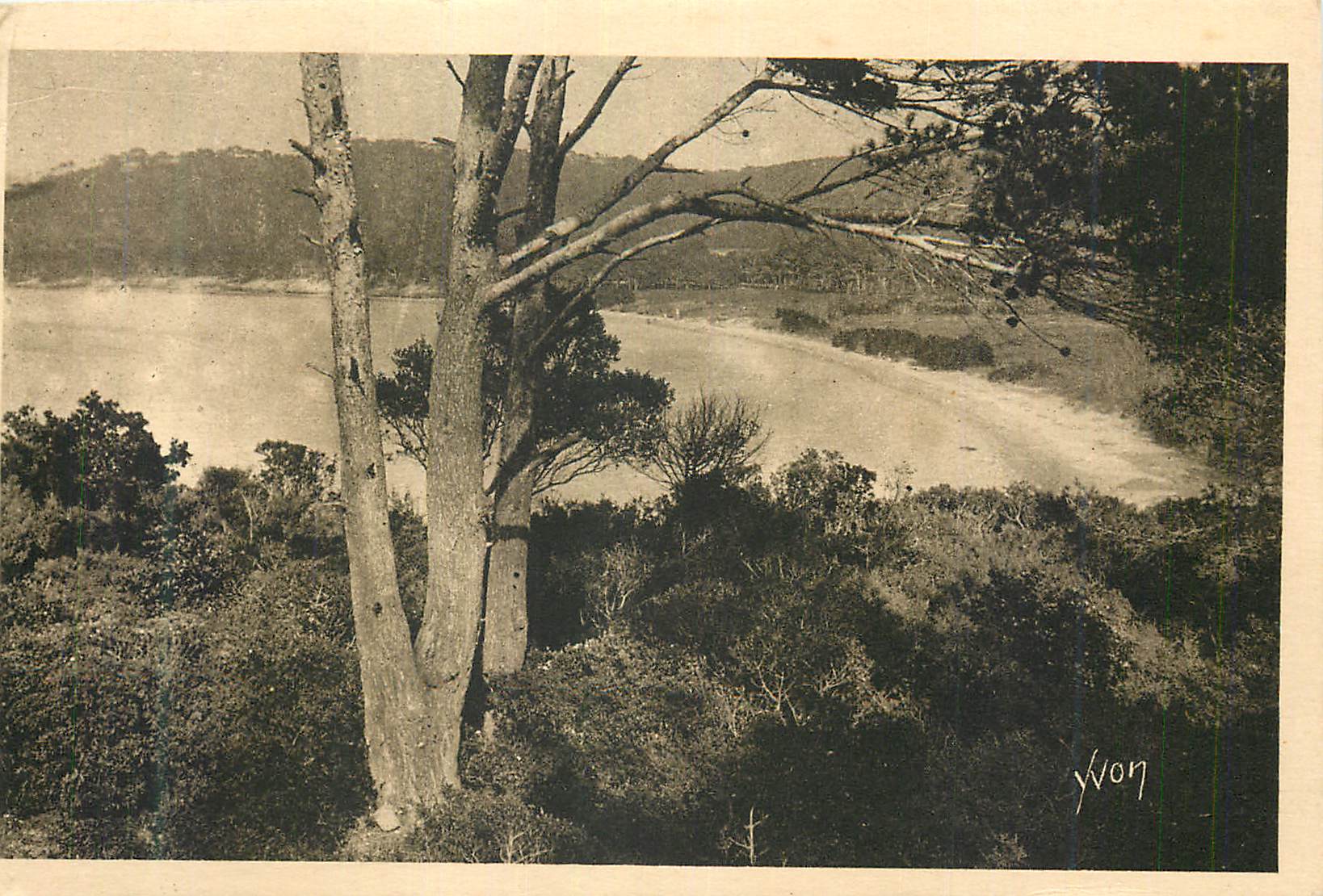 Vue de plage et lac — Yvon — Yvon