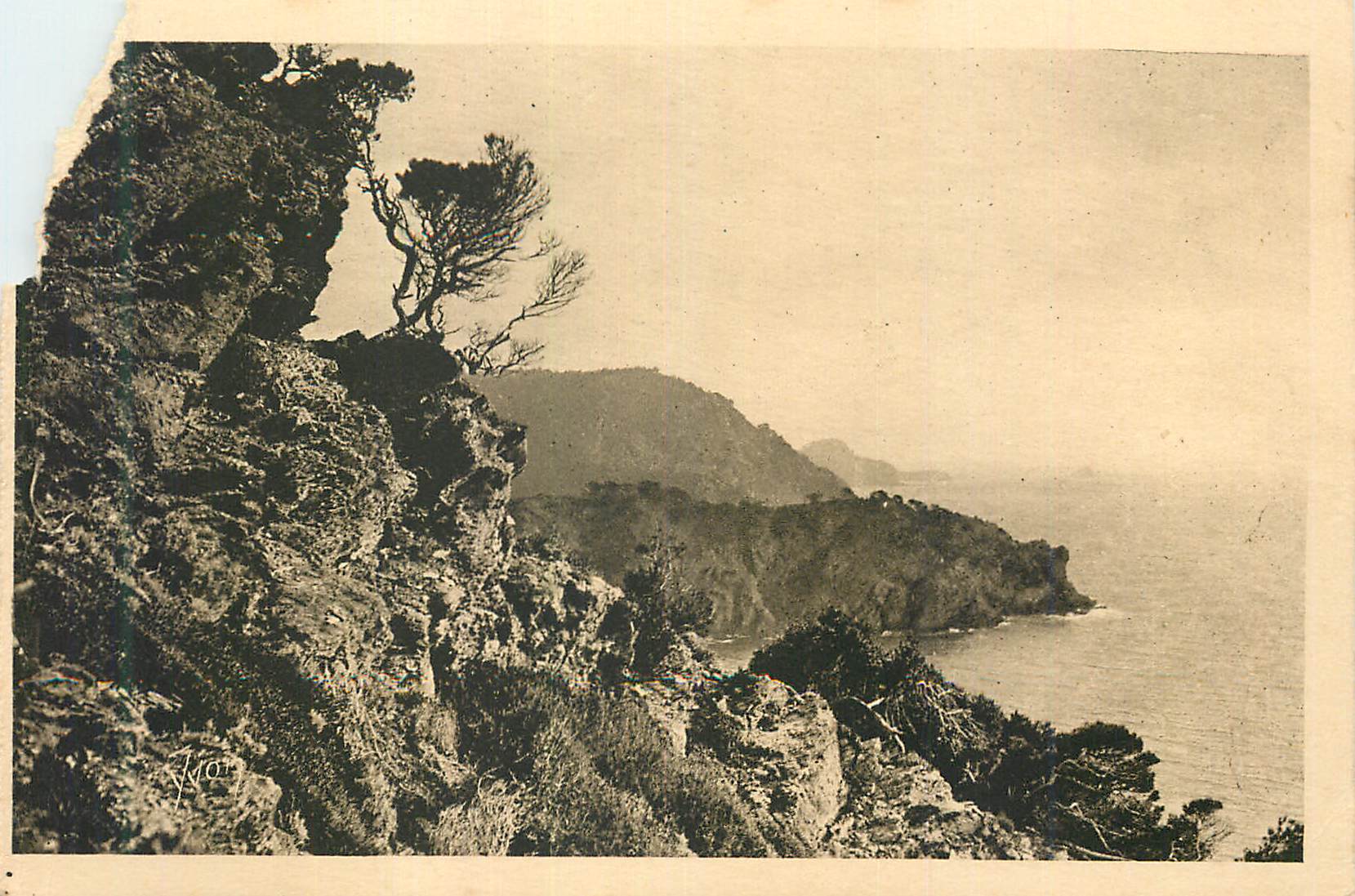 Vue des falaises de la côte — éditeur inconnu, n° de série non lisible