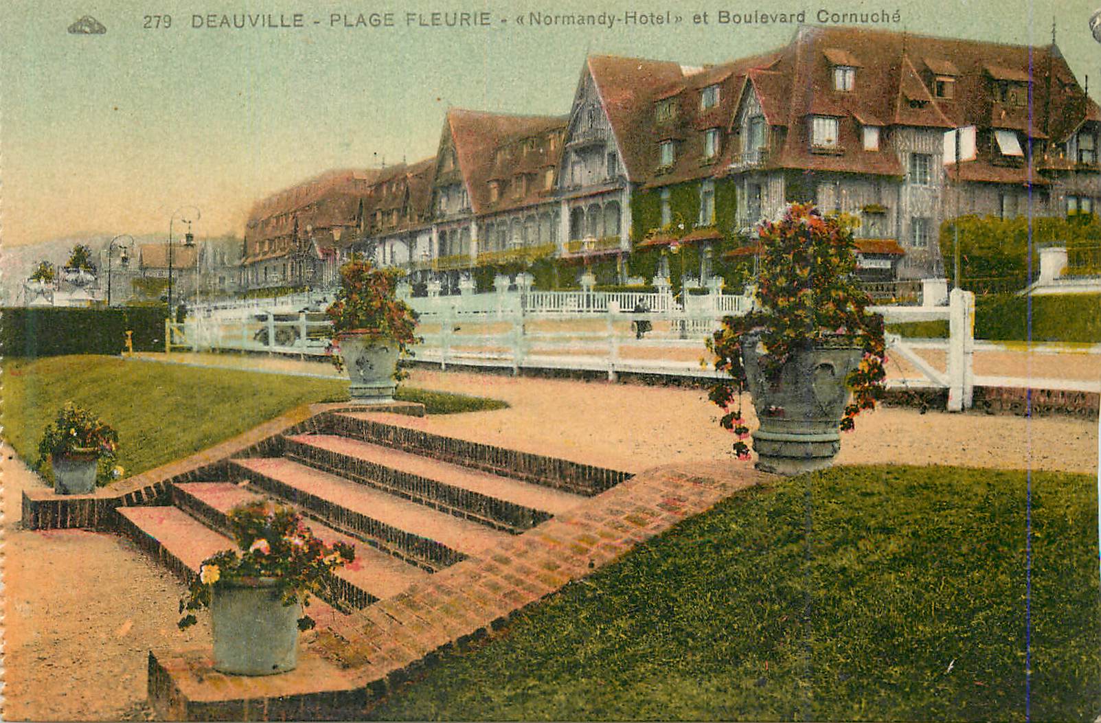 Deauville - Plage Fleurie - « Normandy-Hotel » et Boulevard Cornuché