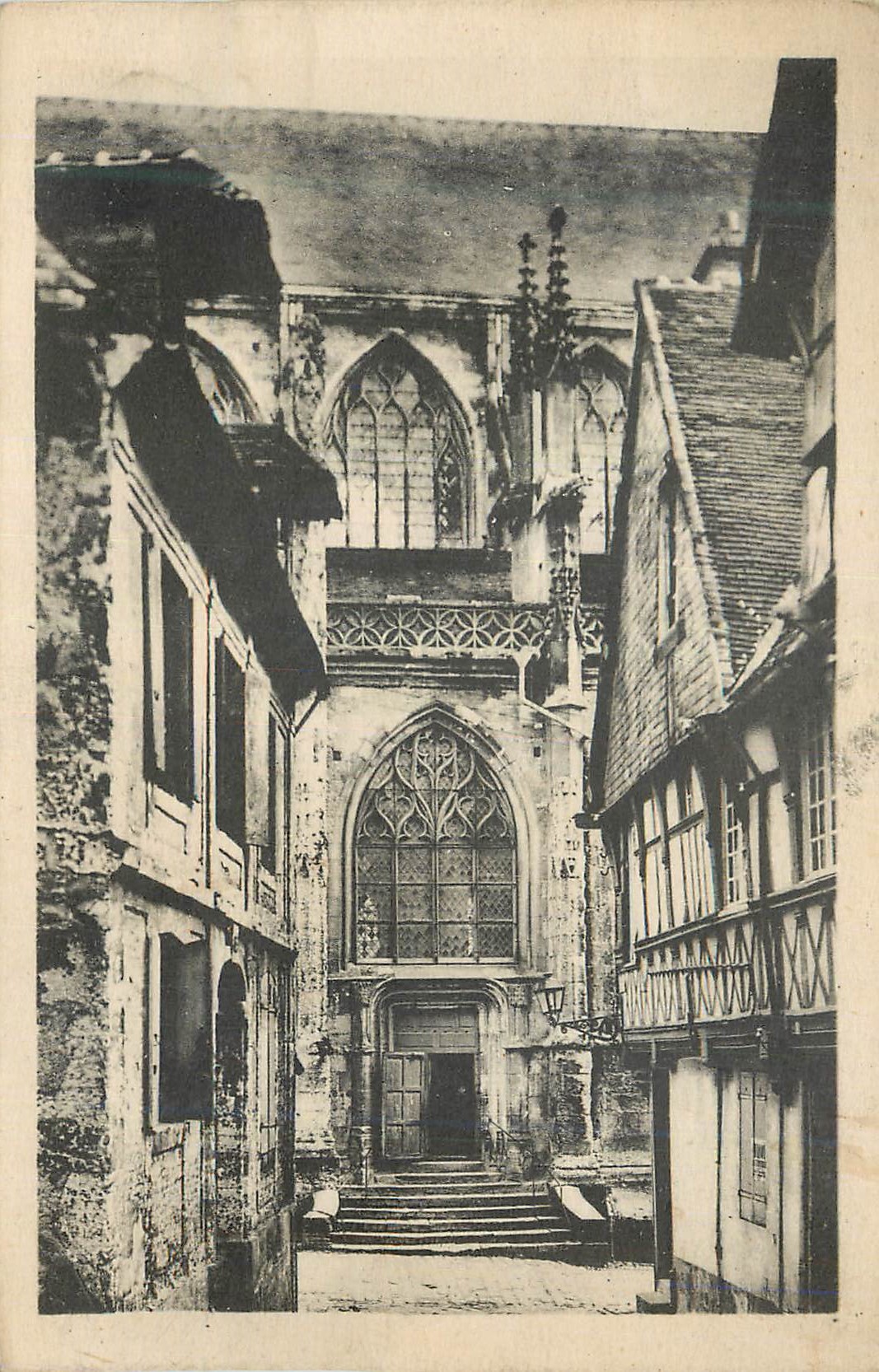 CPA Lisieux Rue de la Paix Portail de l'Eglise Saint Jacques