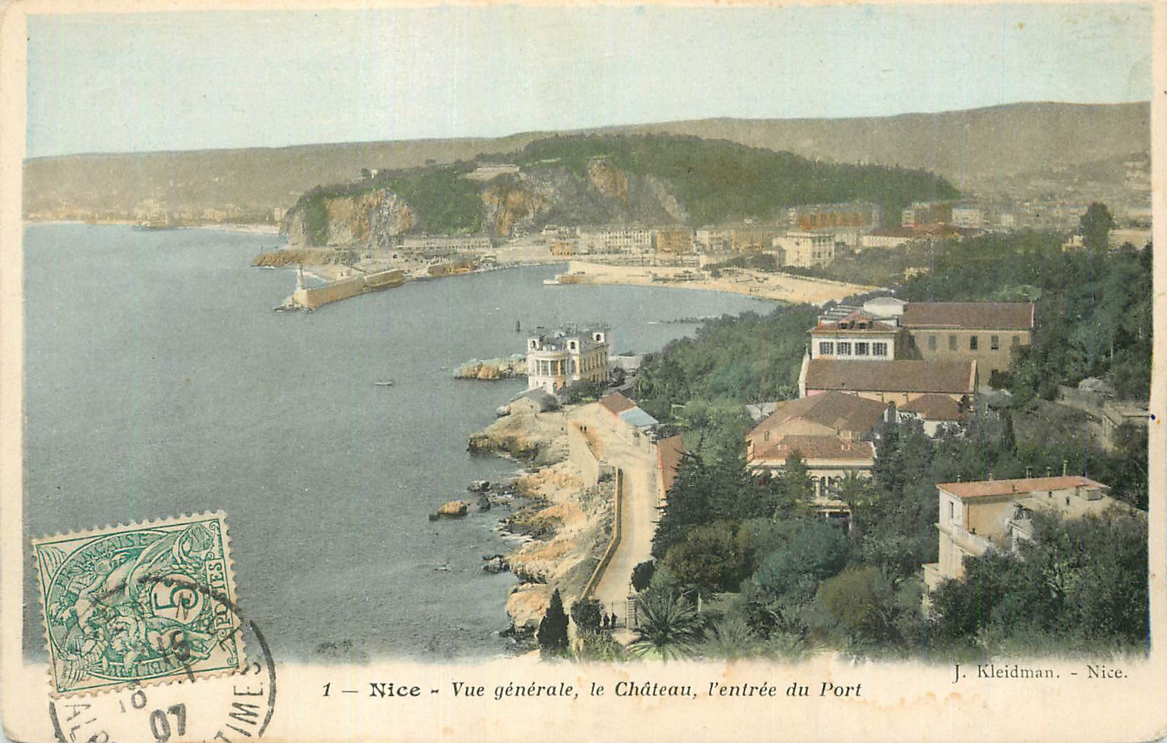 CPA Nice Vue Generale Le Chateau l'entree du Port