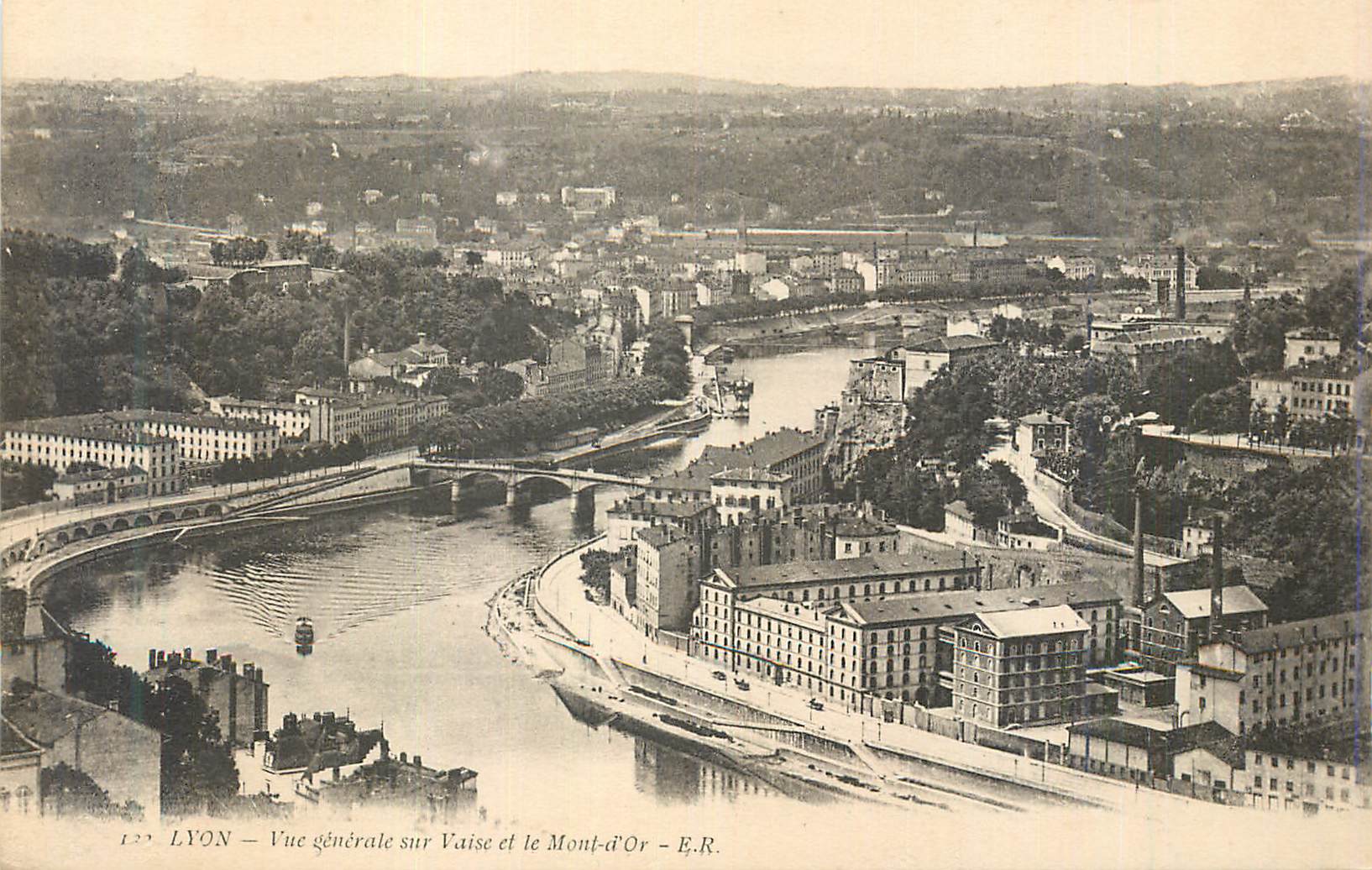 CPA Lyon Vue Generale sur Vaise et le Mont d'Or