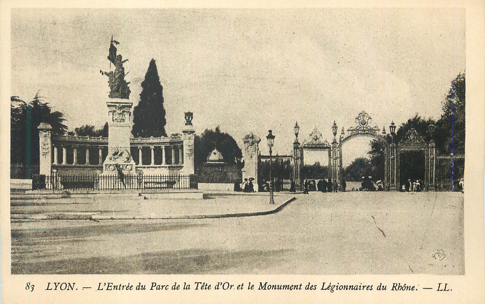 CPA Lyon L'Entree du Parc de la Tete d'Or et le Monument des Legionnaires du Rhone