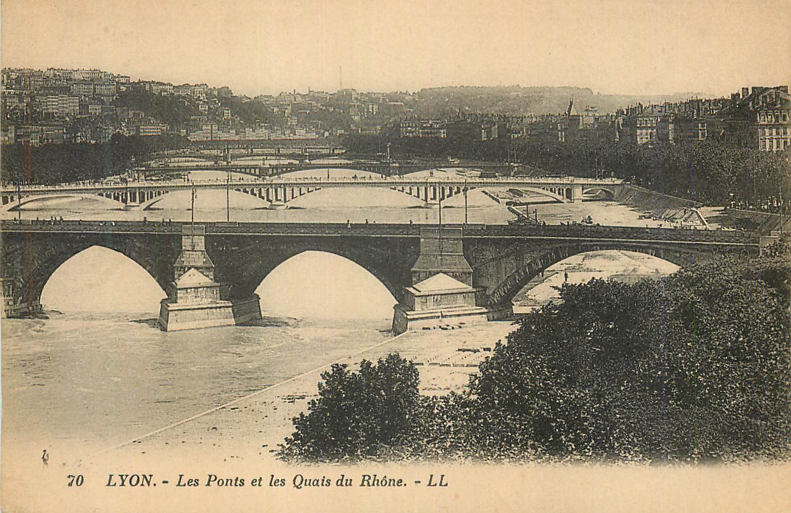 CPA Lyon Les Ponts et les Quais du Rhone