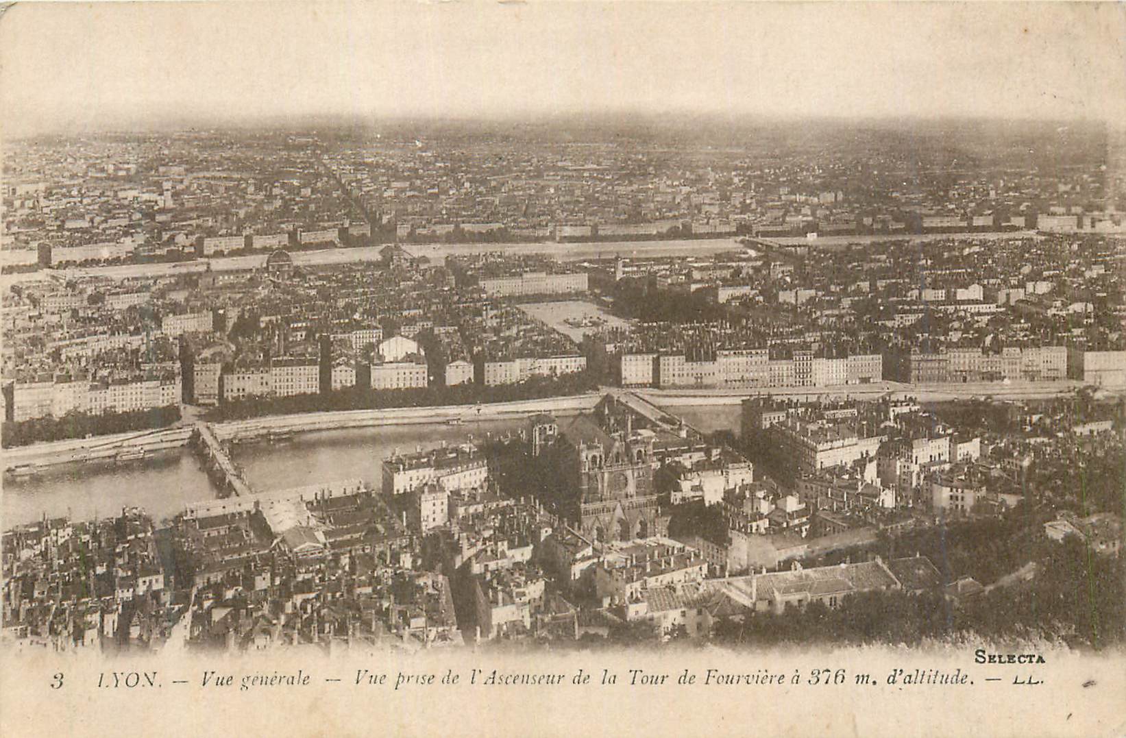 CPA Lyon Vue Generale Vue prise de l'Ascenseur de la Tour de Fourviere a 376 m