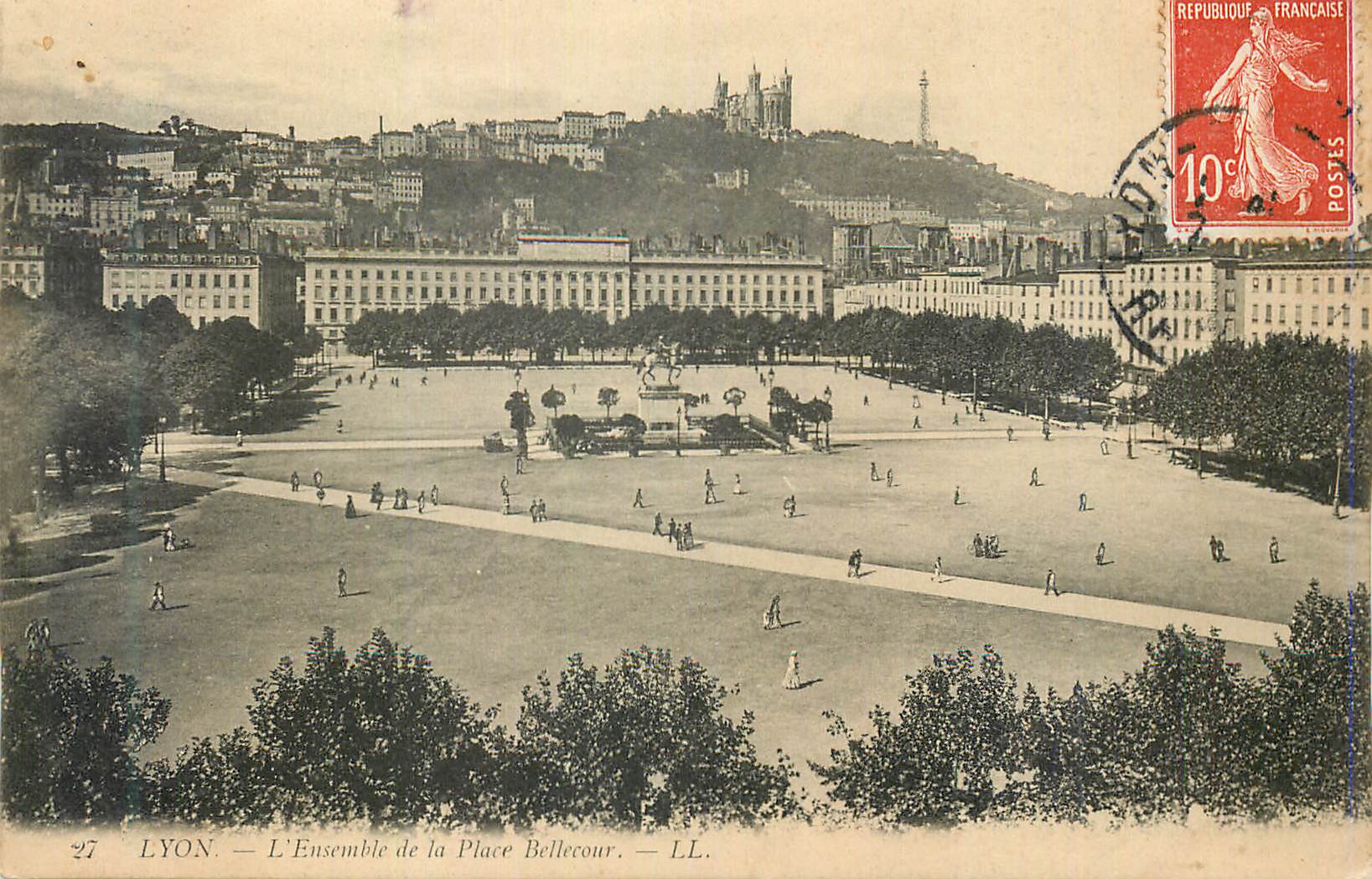 CPA Lyon L'Ensemble de la Place Bellecour