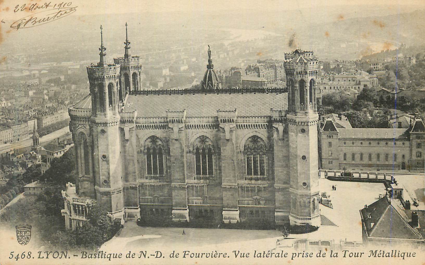 CPA Lyon Basilique de N D de Fourviere Vue Laterale prise de la Tour Metallique