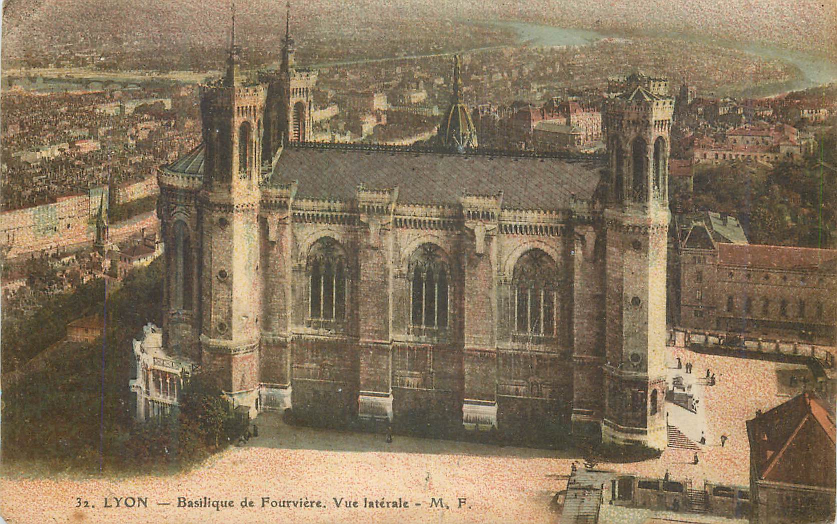 CPA Lyon Basilique de Fourviere Vue Laterale