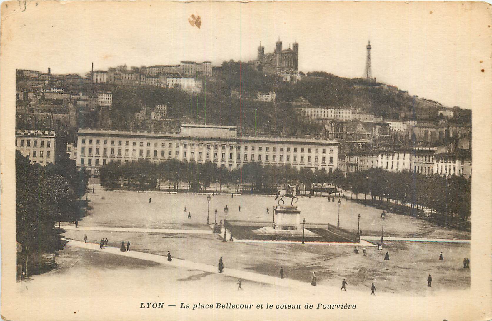 CPA Lyon Place de Bellecour et le Coteau de Fourviere