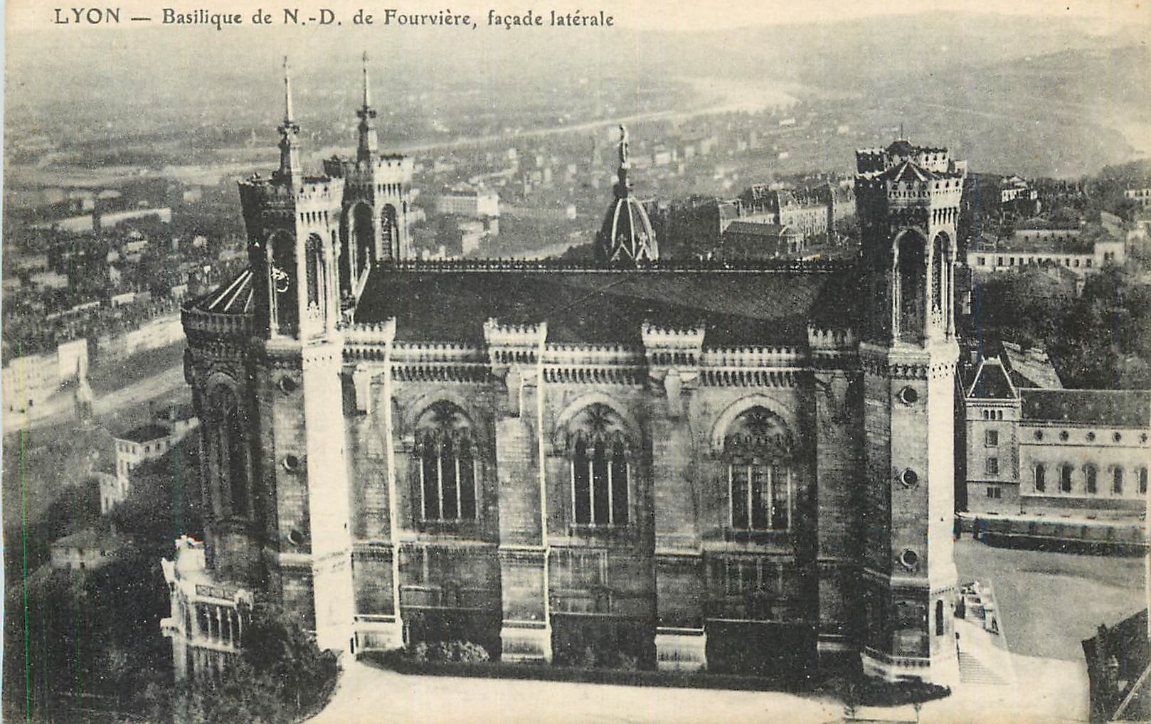 CPA Lyon Basilique de N D de Fourviere Facade Laterale