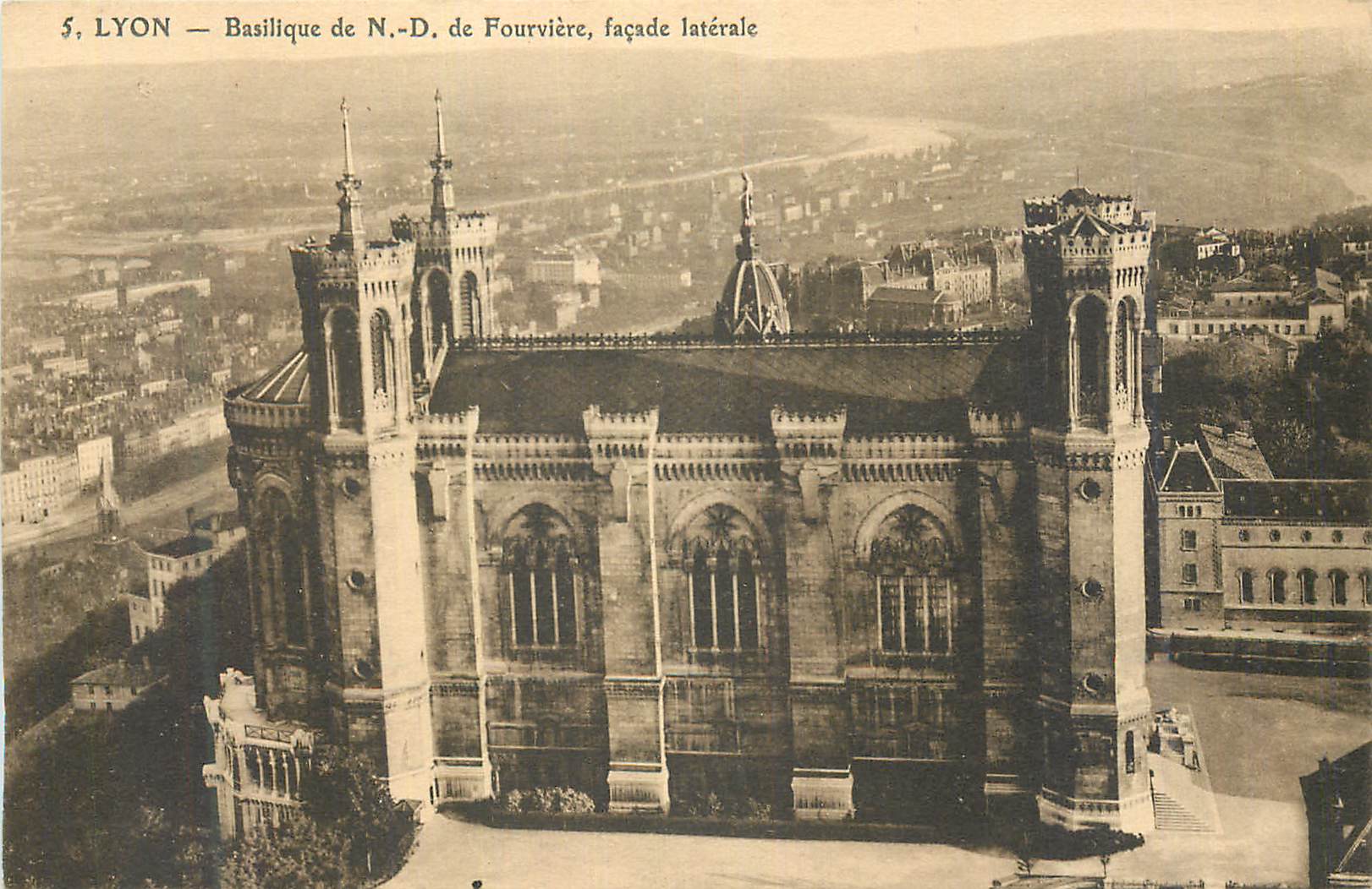 CPA Lyon Basilique de N D de Fourviere Facade Laterale