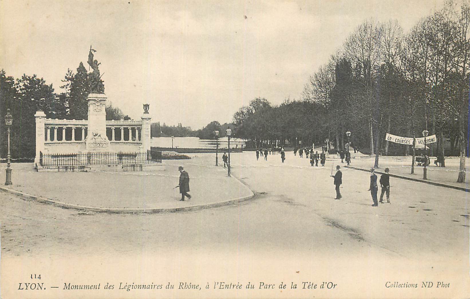 CPA Lyon Monument des Legionnaires du Rhone a l'Entree du Parc de la Tete d'Or