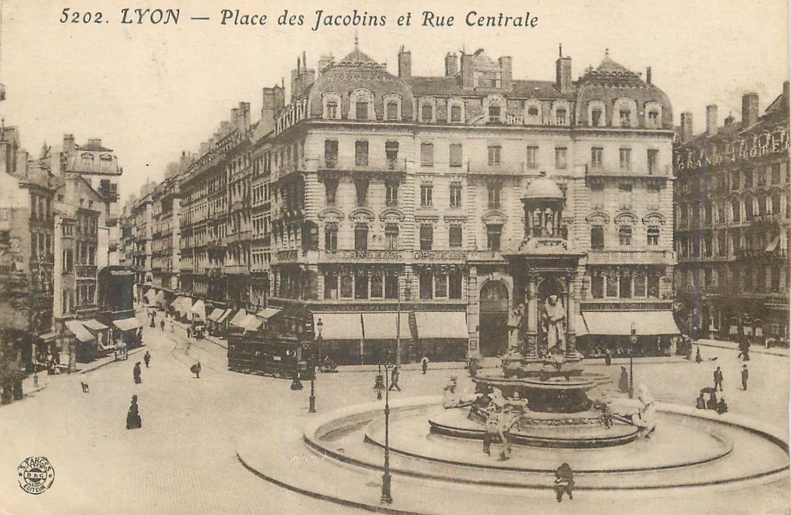CPA Lyon Place des Jacobins et Rue Centrale