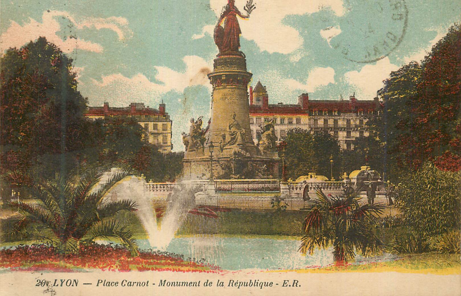 CPA Lyon Place Carnot Monument de la Republique